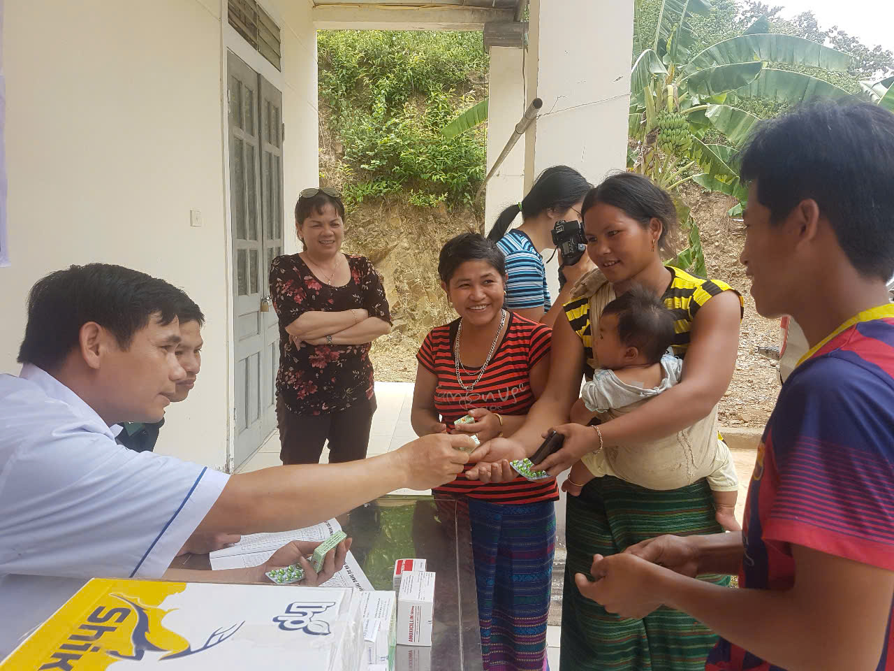 Nhà báo Phạm Hoài Nam ở TP.HCM hơn 20 năm đi ‘viết’ nghĩa tình
- Ảnh 2. Nhà báo Phạm Hoài Nam ở TP.HCM hơn 20 năm đi ‘viết’ nghĩa tình
- Ảnh 2.