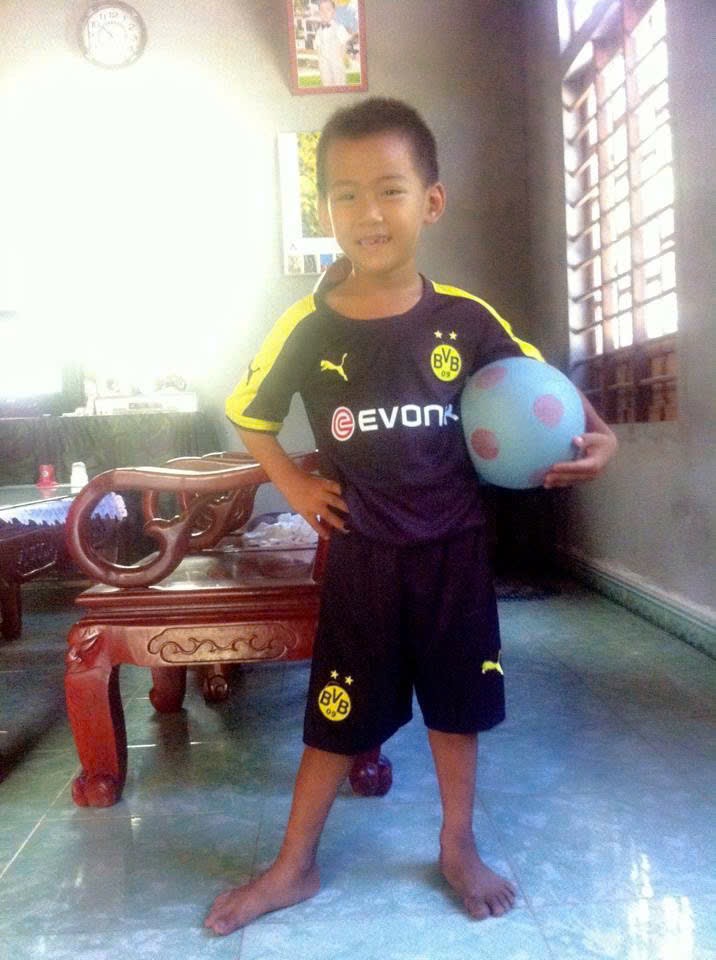 Tuổi thơ của ngôi sao U.17 Hoàng Trọng Duy Khang: Mê bóng đá đến nỗi bị chó cắn- Ảnh 2. Tuổi thơ của ngôi sao U.17 Hoàng Trọng Duy Khang: Mê bóng đá đến nỗi bị chó cắn- Ảnh 2.
