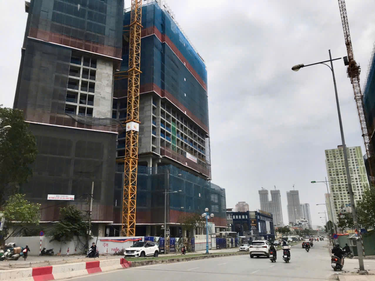 Giá chung cư mới Hà Nội vẫn cao ‘giật mình’- Ảnh 1. Giá chung cư mới Hà Nội vẫn cao ‘giật mình’- Ảnh 1.