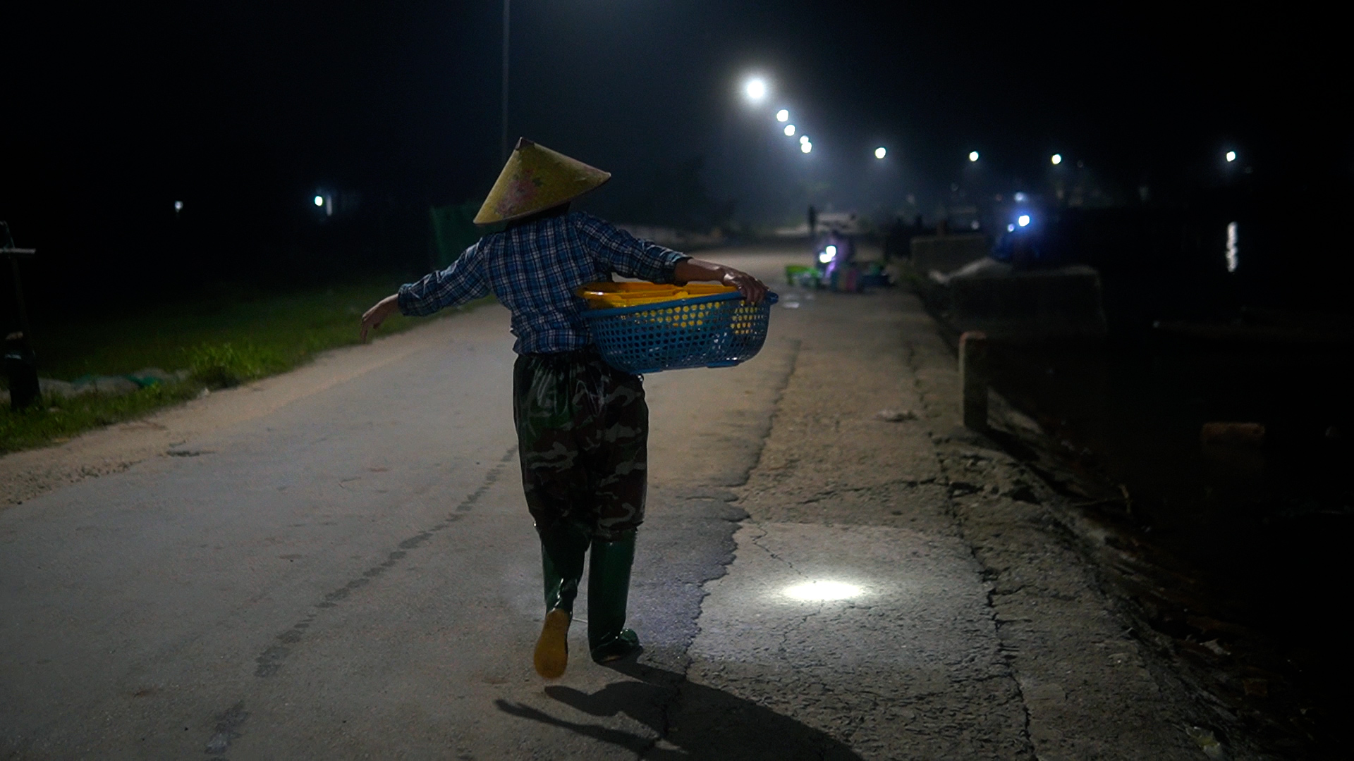4 Đời bám biển của người đàn ông làng chài ' lên bờ biết làm gì ' - Ảnh 25. 4 Đời bám biển của người đàn ông làng chài ' lên bờ biết làm gì ' - Ảnh 25.