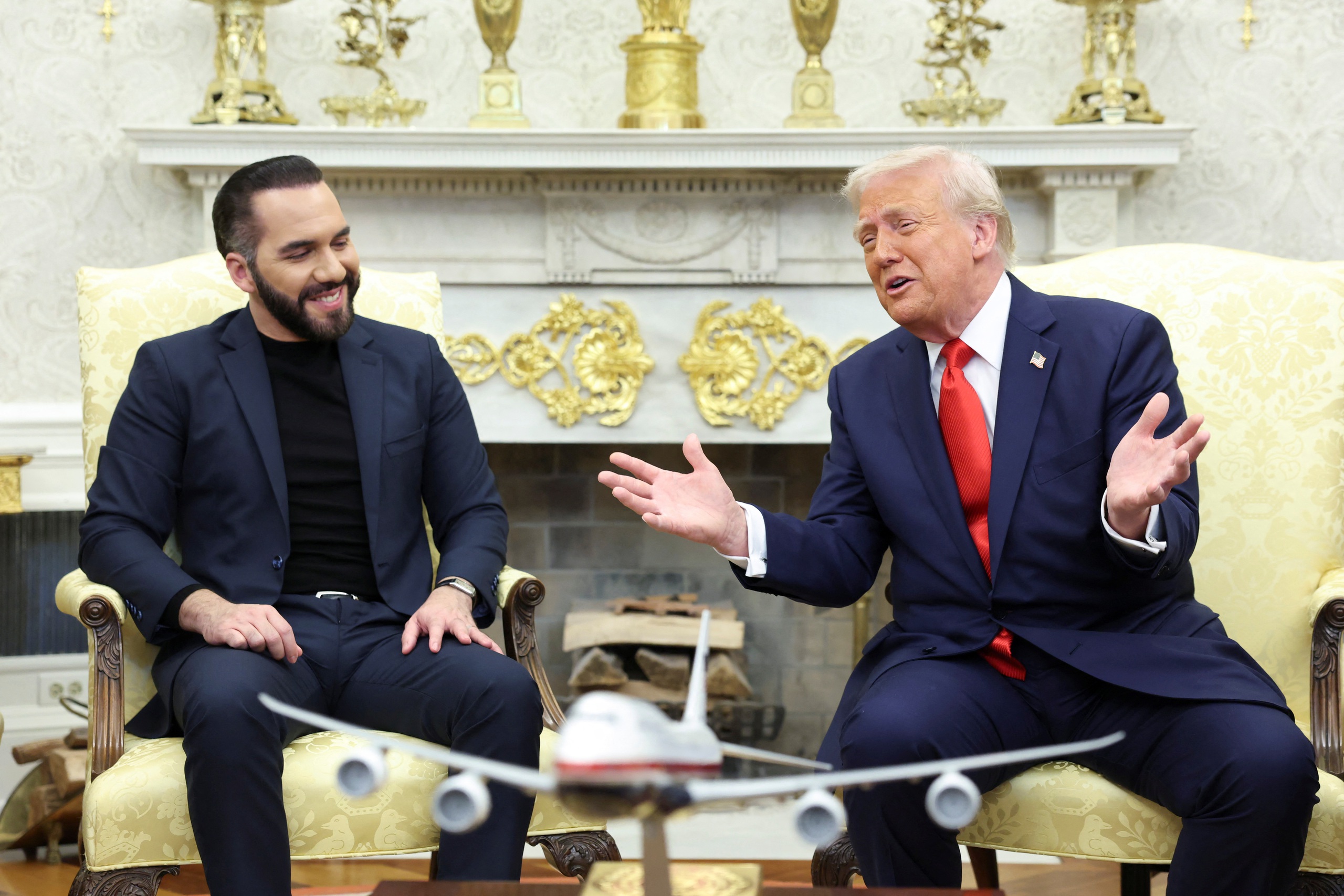 Ông Trump đổ lỗi cho ông Zelensky về 'hàng triệu' cái chết trong xung đột - Ảnh 1. Ông Trump đổ lỗi cho ông Zelensky về 'hàng triệu' cái chết trong xung đột - Ảnh 1.
