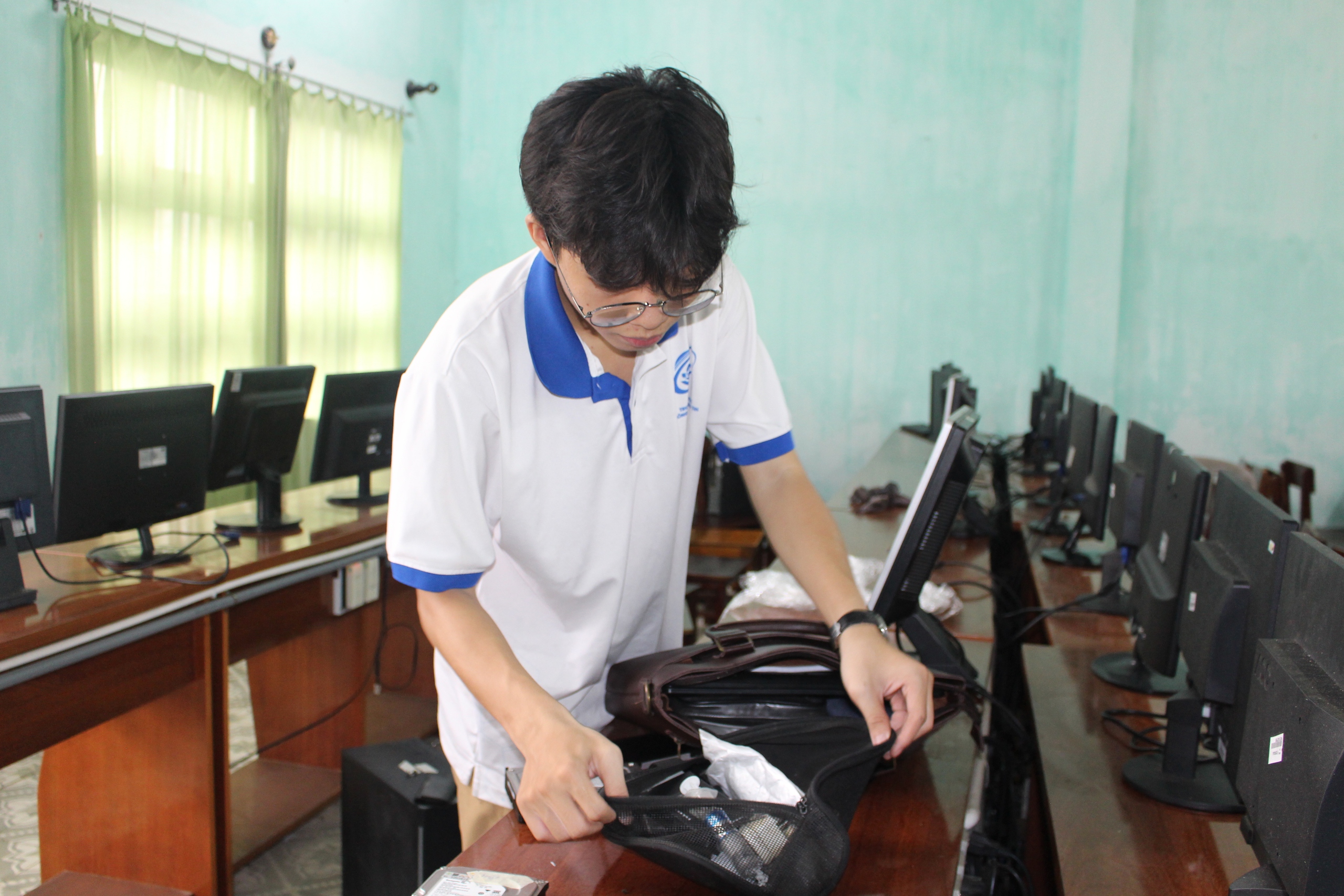 Đội sinh viên đáng ngưỡng mộ, tầm nhìn và trái tim rộng mở- Ảnh 3. Đội sinh viên đáng ngưỡng mộ, tầm nhìn và trái tim rộng mở- Ảnh 3.
