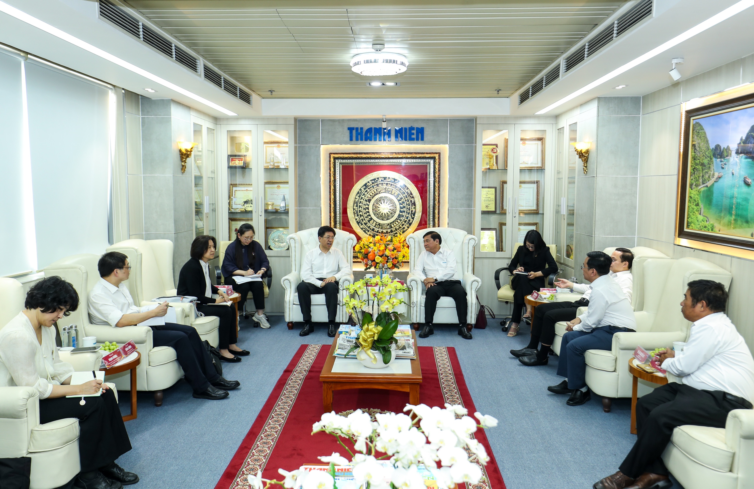 Đoàn đại biểu cấp cao T.Ư Đoàn TNCS Trung Quốc thăm Báo Thanh Niên- Ảnh 4. Đoàn đại biểu cấp cao T.Ư Đoàn TNCS Trung Quốc thăm Báo Thanh Niên- Ảnh 4.