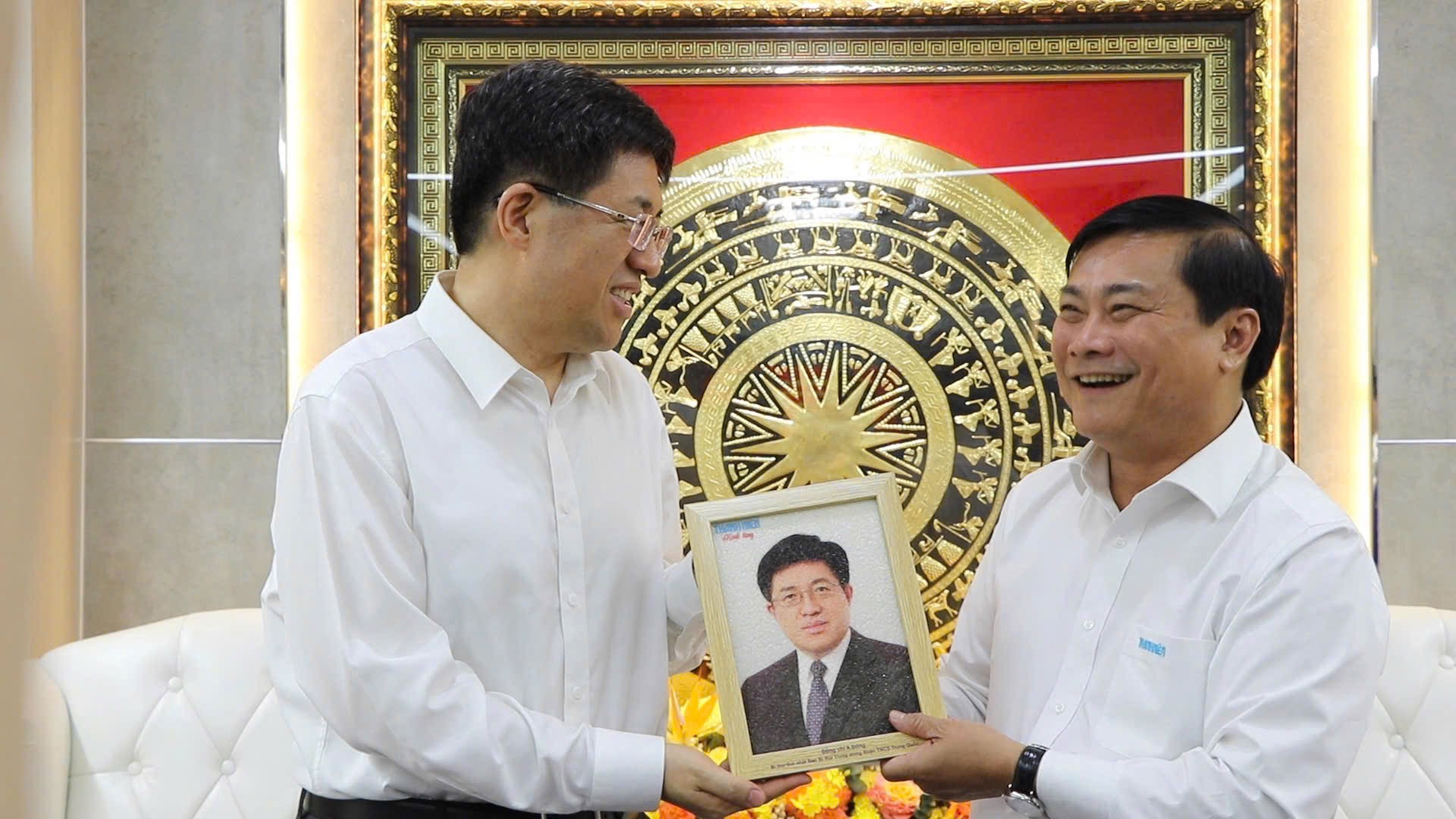 Đoàn đại biểu cấp cao T.Ư Đoàn TNCS Trung Quốc thăm Báo Thanh Niên- Ảnh 5. Đoàn đại biểu cấp cao T.Ư Đoàn TNCS Trung Quốc thăm Báo Thanh Niên- Ảnh 5.