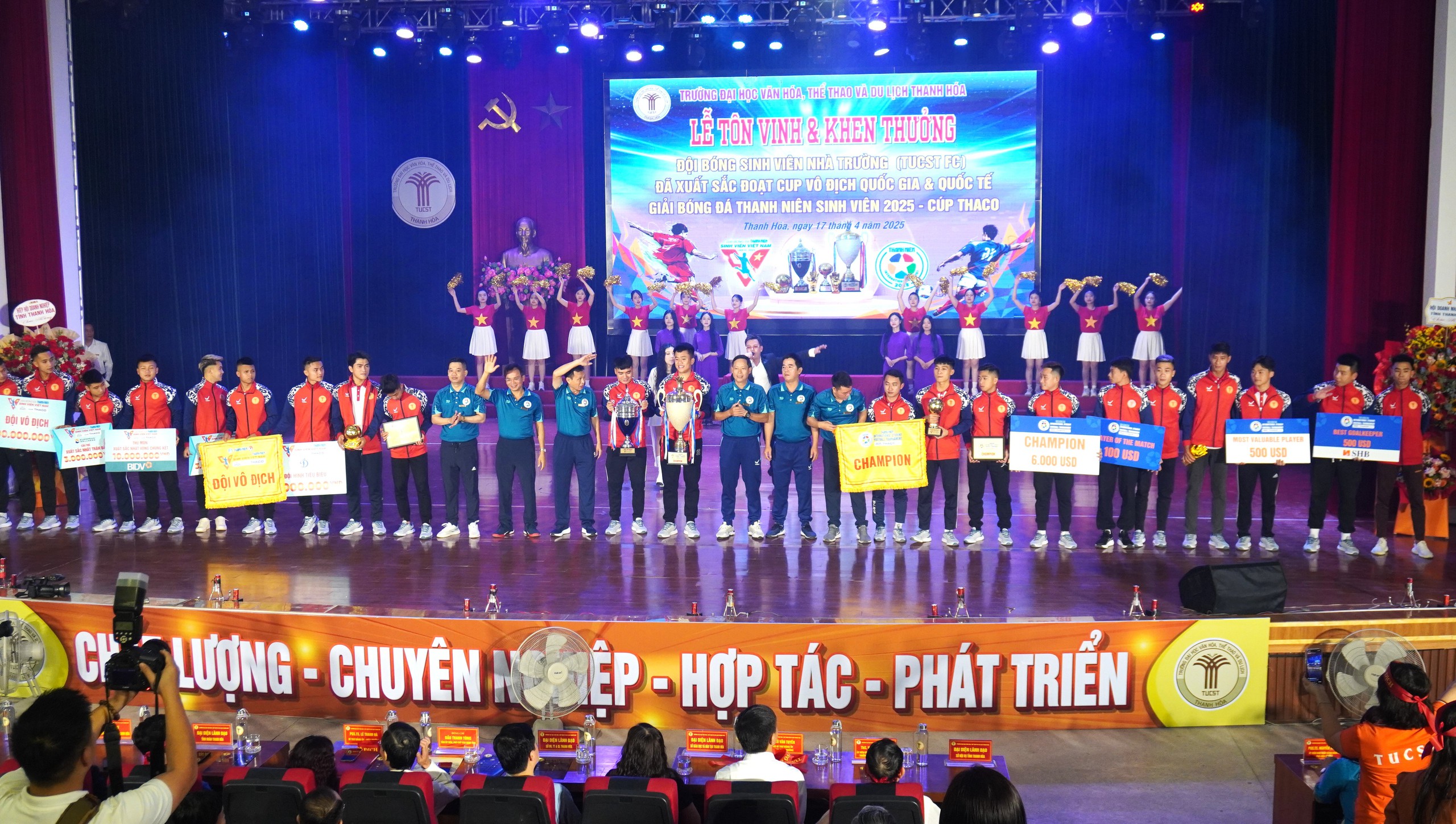 Vinh danh nhà vô địch đội bóng Trường ĐH VH-TT-DL Thanh Hóa: Hơn 1,1 tỉ đồng tiền thưởng- Ảnh 12.