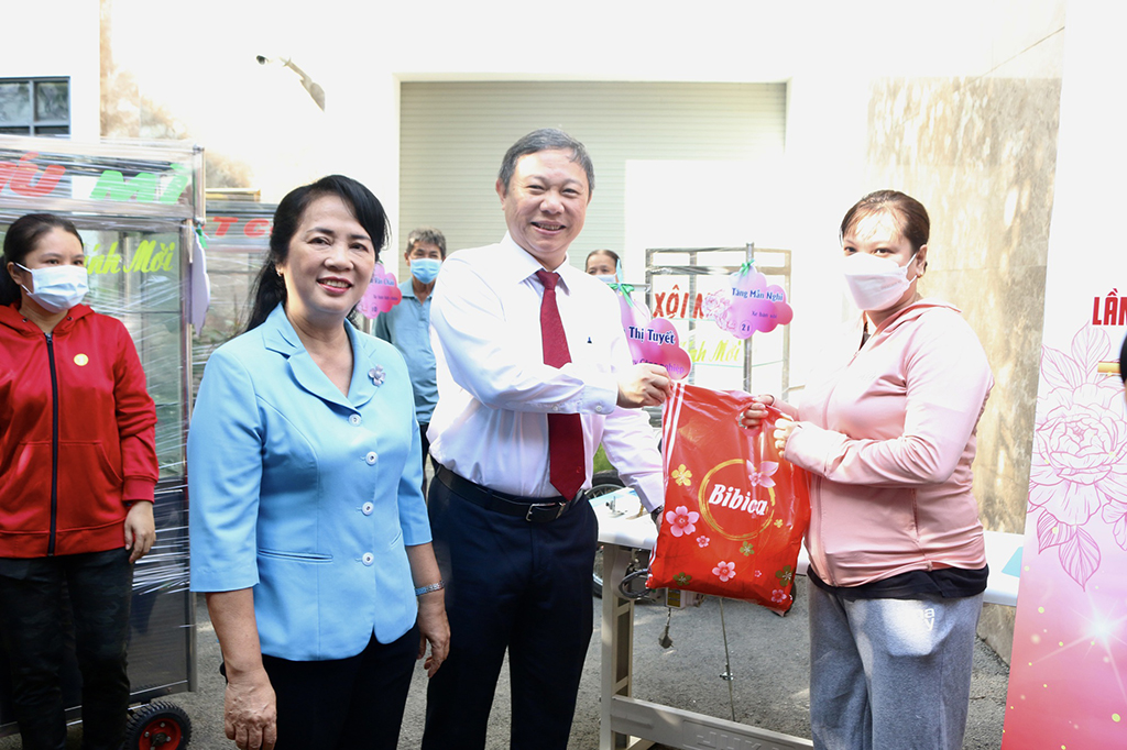 TP.HCM nghĩa tình: Tiên phong giúp dân xóa đói giảm nghèo - Ảnh 1. TP.HCM nghĩa tình: Tiên phong giúp dân xóa đói giảm nghèo - Ảnh 1.