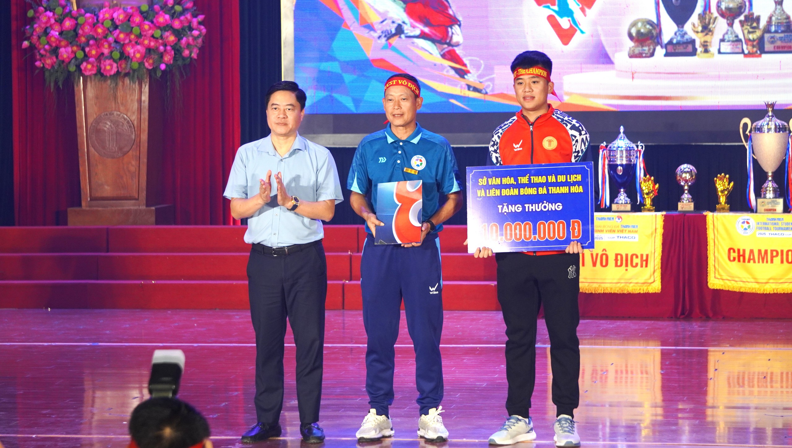 Vinh danh nhà vô địch đội bóng Trường ĐH VH-TT-DL Thanh Hóa: Hơn 1,1 tỉ đồng tiền thưởng- Ảnh 9.