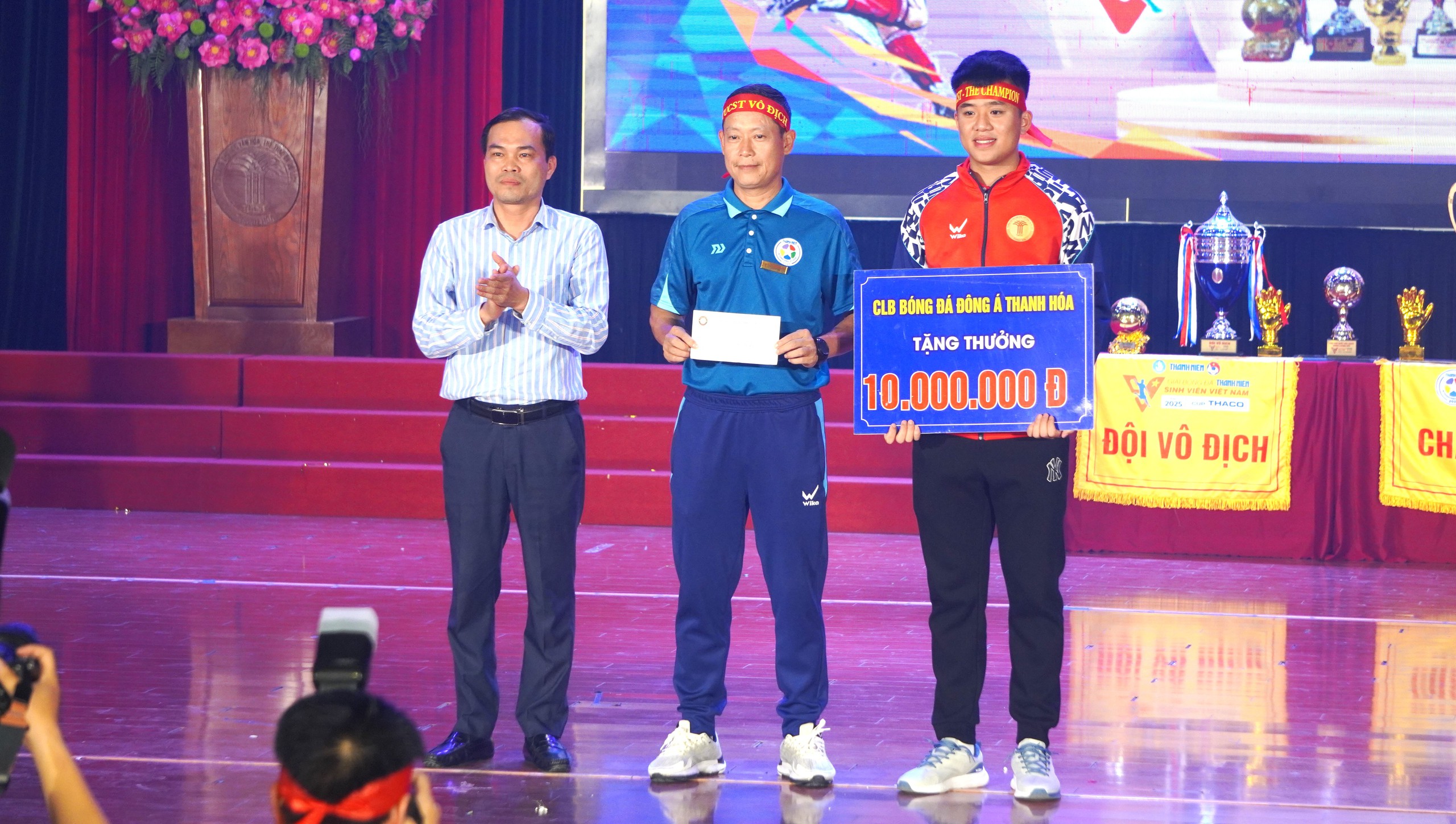 Vinh danh nhà vô địch đội bóng Trường ĐH VH-TT-DL Thanh Hóa: Hơn 1,1 tỉ đồng tiền thưởng- Ảnh 10.