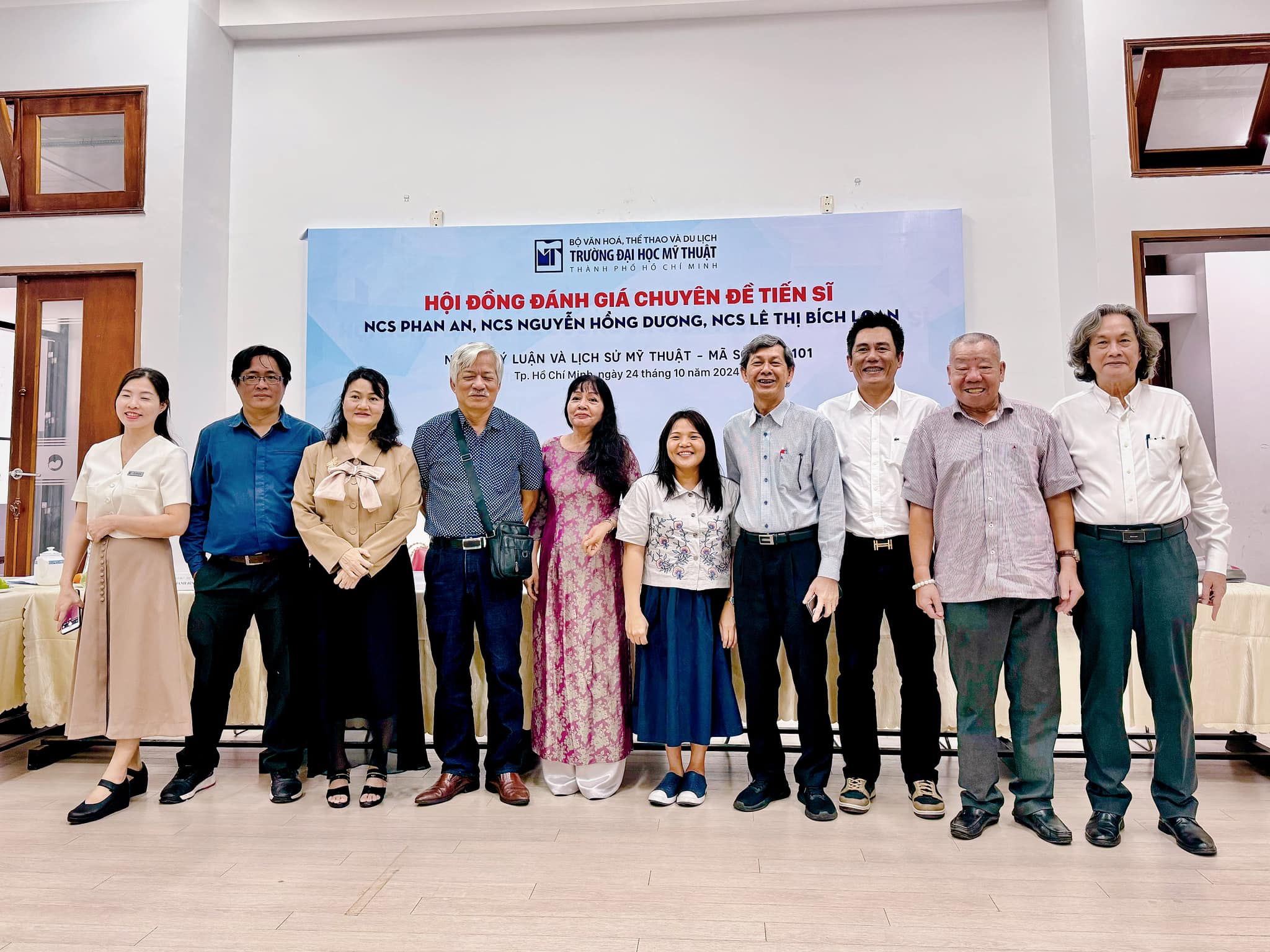 TP.HCM nghĩa tình: Người khuyết tật 'viết lại tên mình' trở thành giảng viên, giám đốc- Ảnh 2.