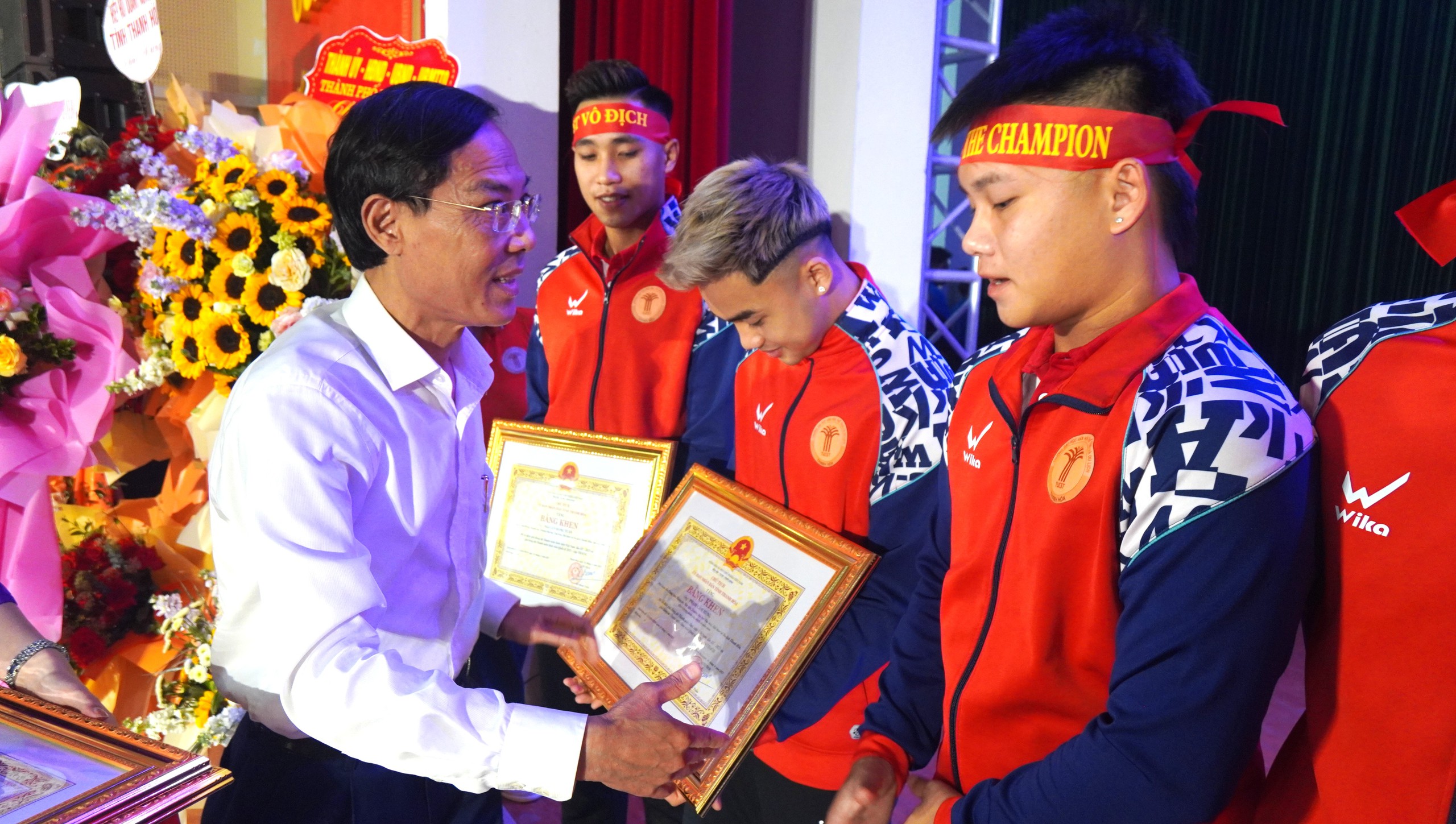 Vinh danh nhà vô địch đội bóng Trường ĐH VH-TT-DL Thanh Hóa: Hơn 1,1 tỉ đồng tiền thưởng- Ảnh 6.