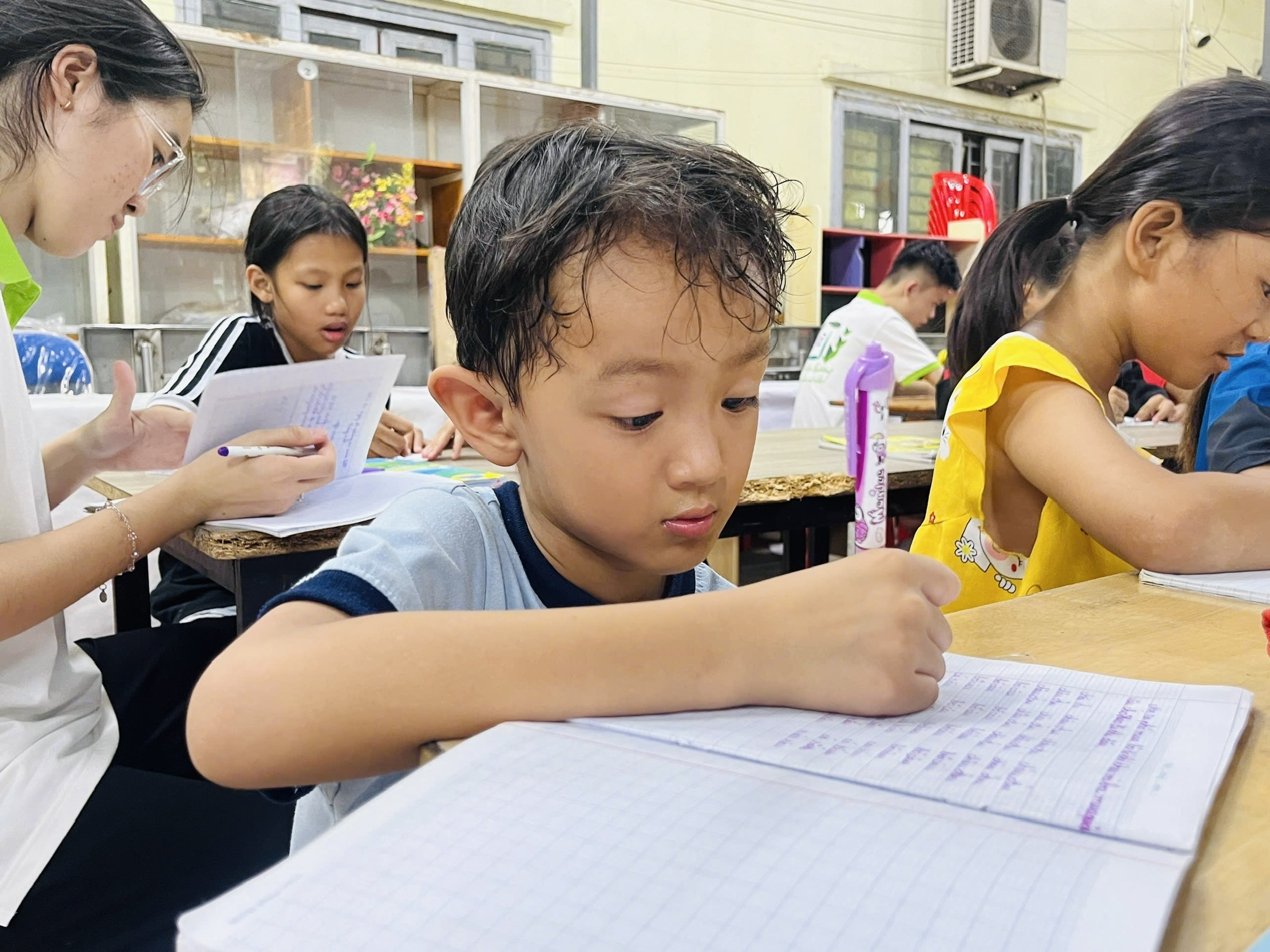 Lớp học tình thương ở Bình Trưng Đông, chuyện phi thường của ngoại Thủy- Ảnh 5.