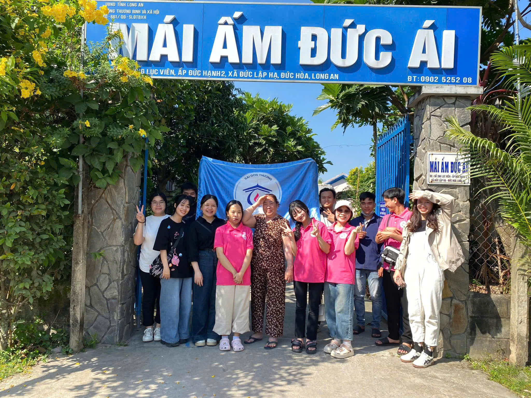 Bát cháo đêm ấm lòng của Sài Gòn Thương 'không cho cái mình có'- Ảnh 13. Bát cháo đêm ấm lòng của Sài Gòn Thương 'không cho cái mình có'- Ảnh 13.