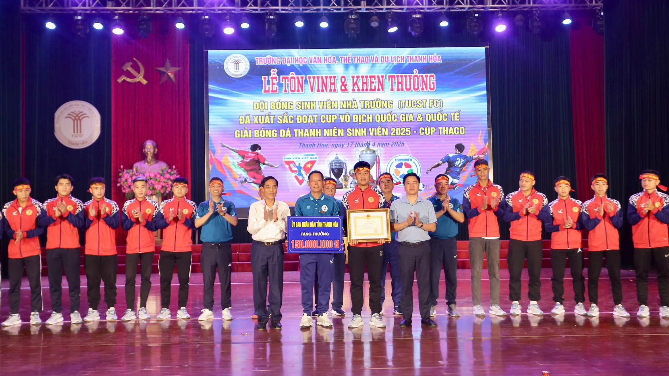 Vinh danh nhà vô địch đội bóng Trường ĐH VH-TT-DL Thanh Hóa: Hơn 1,1 tỉ đồng tiền thưởng- Ảnh 1.