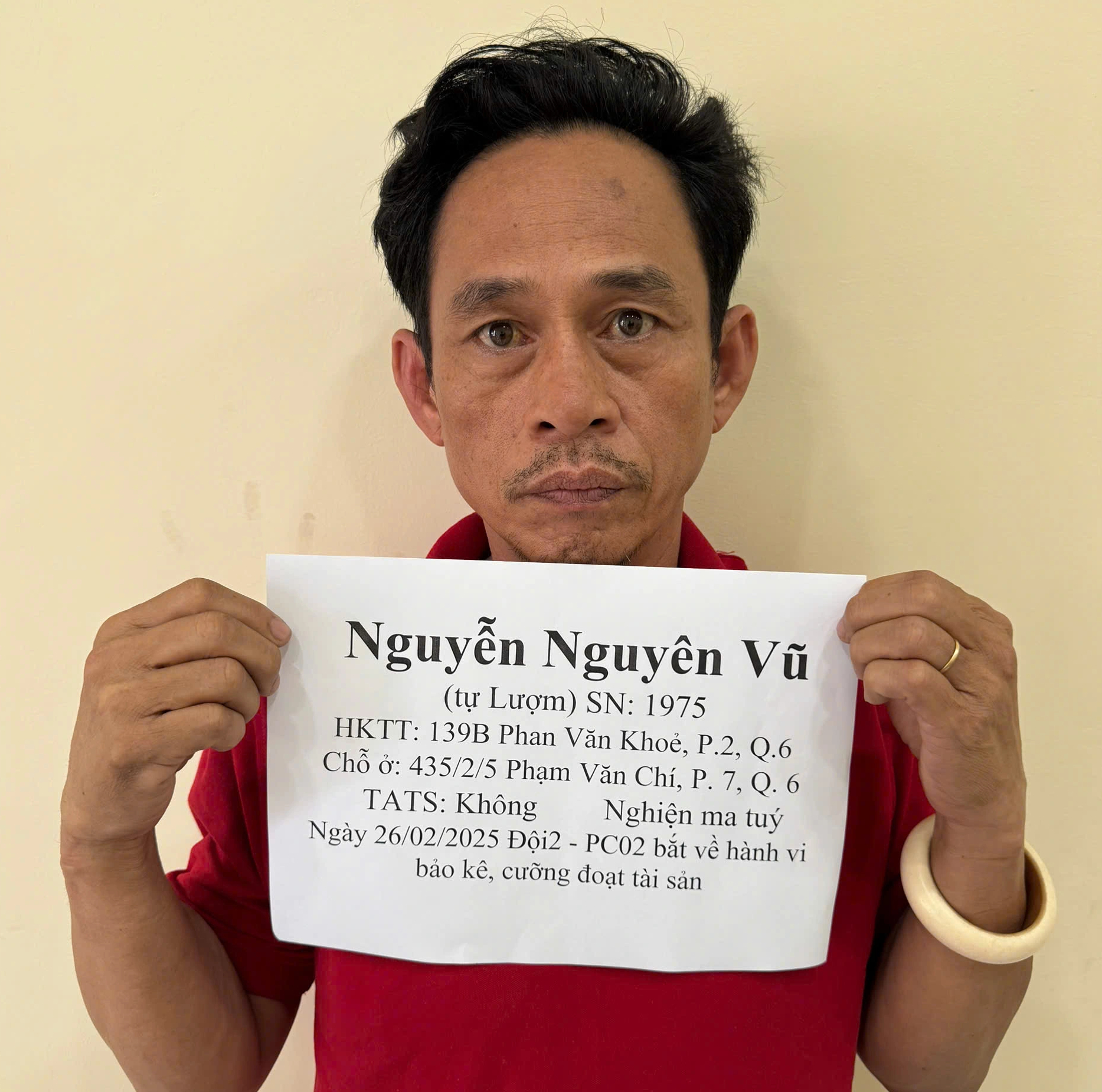 Công an TP.HCM triệt xóa băng nhóm bảo kê ở chợ Bình Tây thế nào?- Ảnh 2. Công an TP.HCM triệt xóa băng nhóm bảo kê ở chợ Bình Tây thế nào?- Ảnh 2.