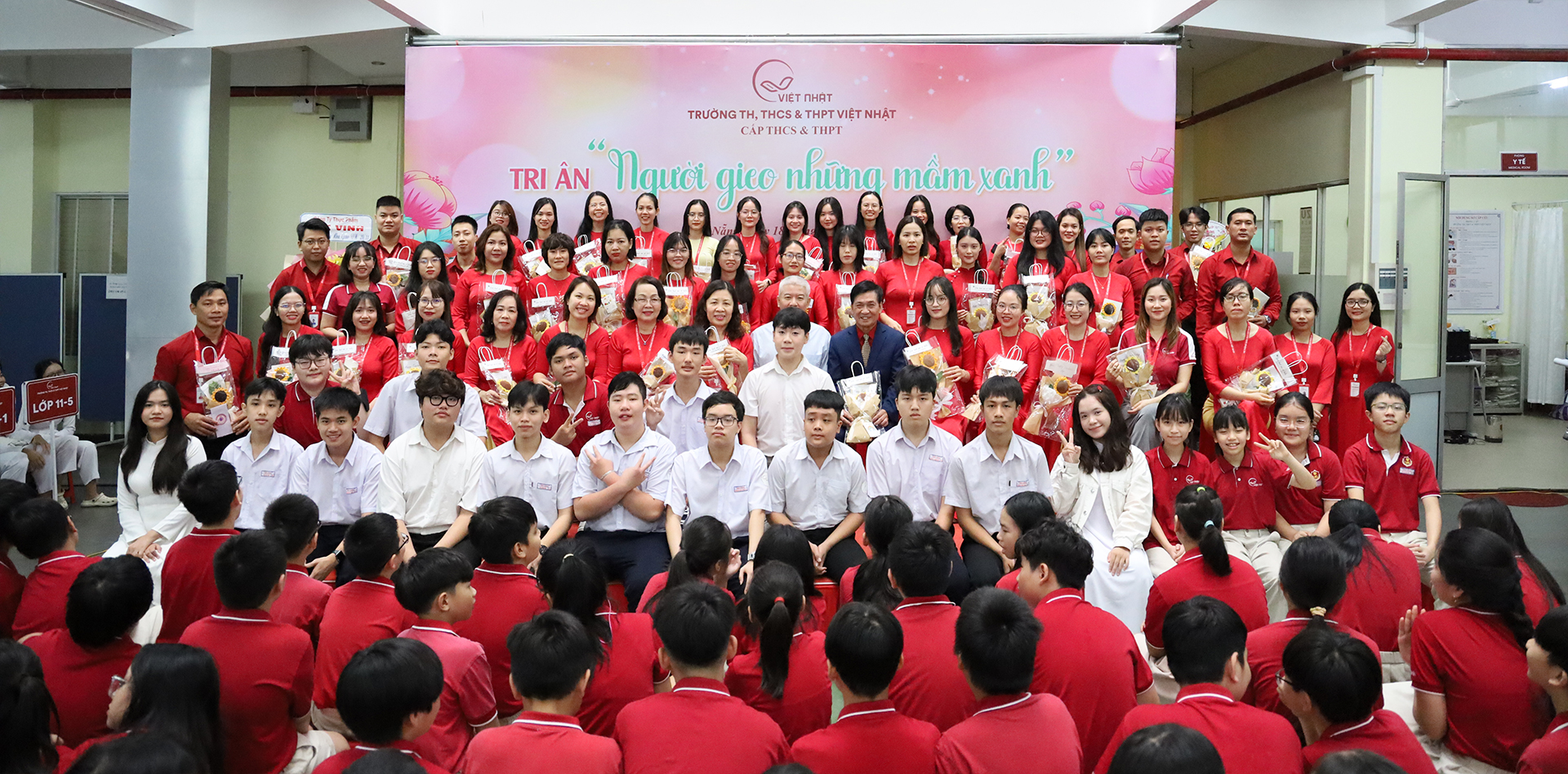 កុំវិនិច្ឆ័យសិស្សតែតាមចំណាត់ថ្នាក់៖ ការអប់រំបែបរួមនៅ Viet Nhat - រូបថតទី ១៧។ Đừng chỉ đánh giá học sinh qua điểm số: Giáo dục toàn diện tại Việt Nhật - Ảnh 17.