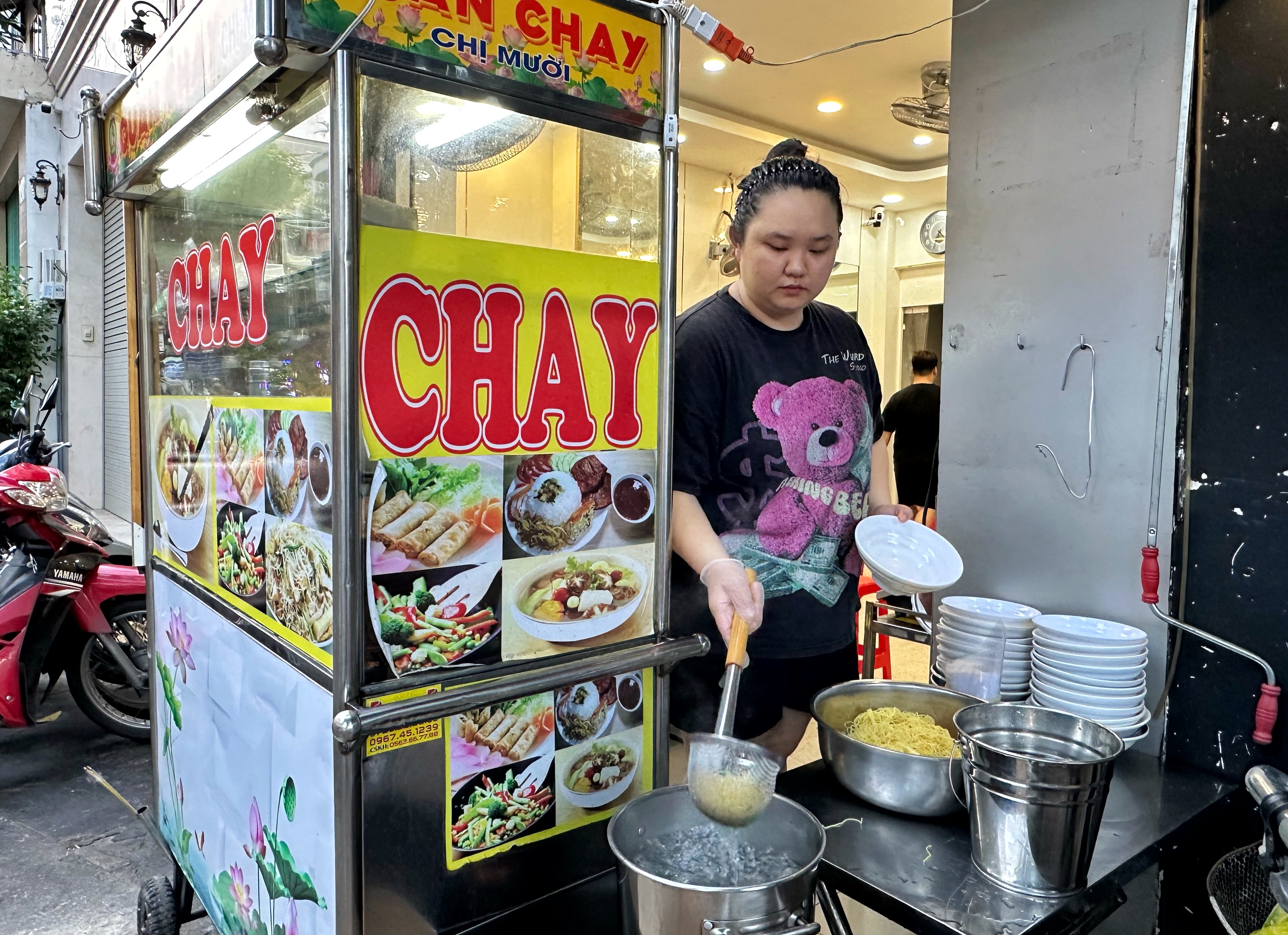 Độc lạ quán chay TP.HCM: Bất ngờ với menu ở quán dì Mười - Ảnh 10.