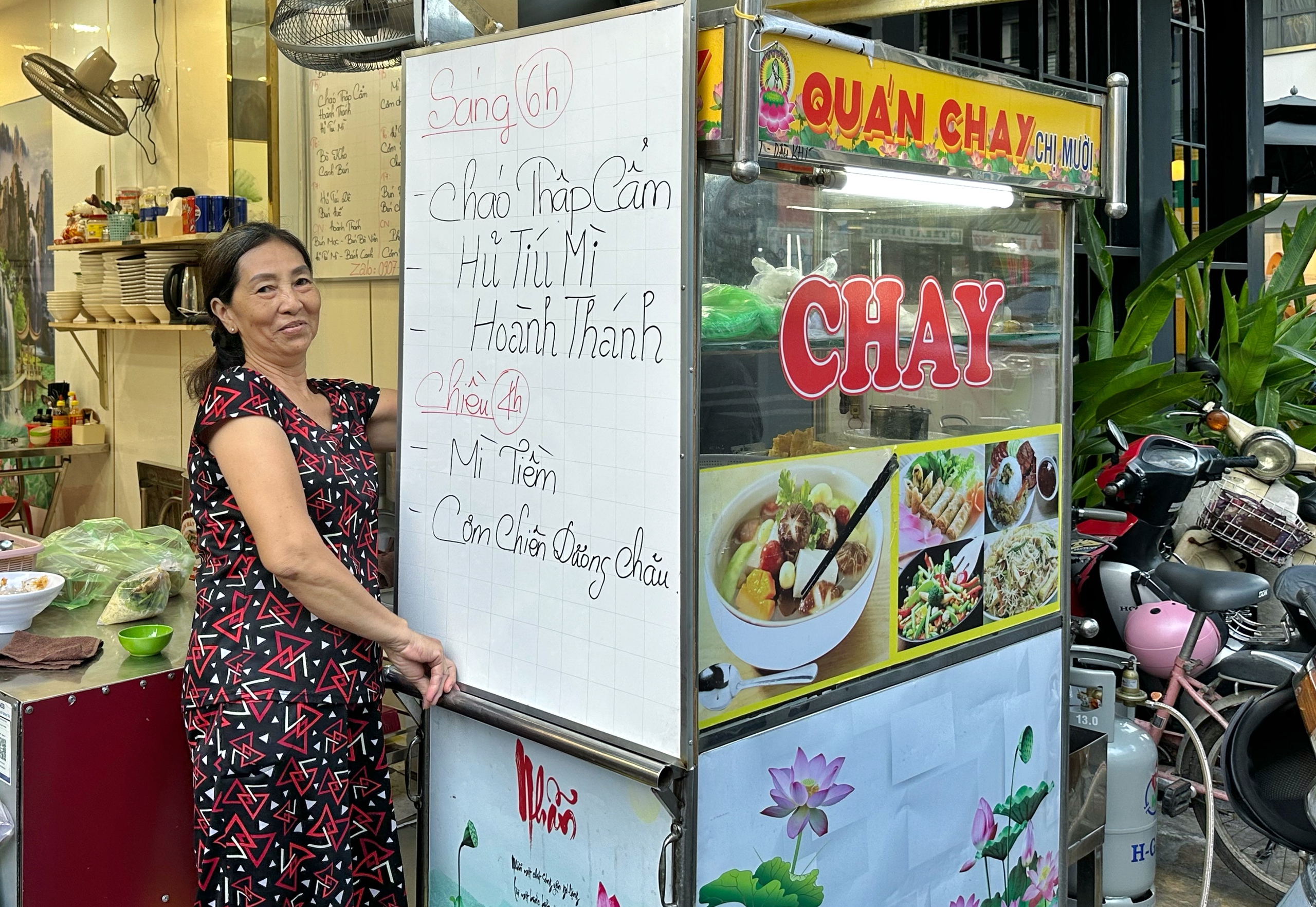 Độc lạ quán chay TP.HCM: Bất ngờ với menu ở quán dì Mười - Ảnh 1.