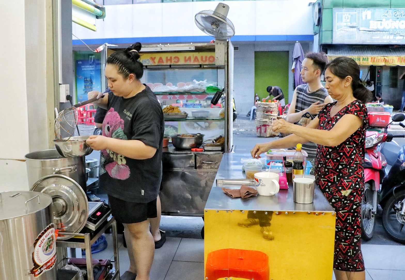 Độc lạ quán chay TP.HCM: Bất ngờ với menu ở quán dì Mười - Ảnh 6.