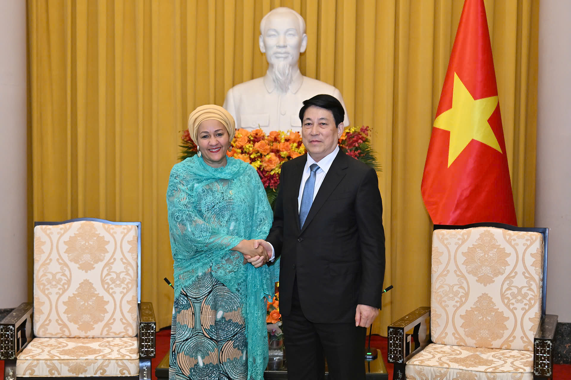 Việt Nam ưu tiên quan hệ với Lào , Chủ tịch nước Lương Cường gặp Thủ tướng Sonexay Siphandone - Ảnh 2.
