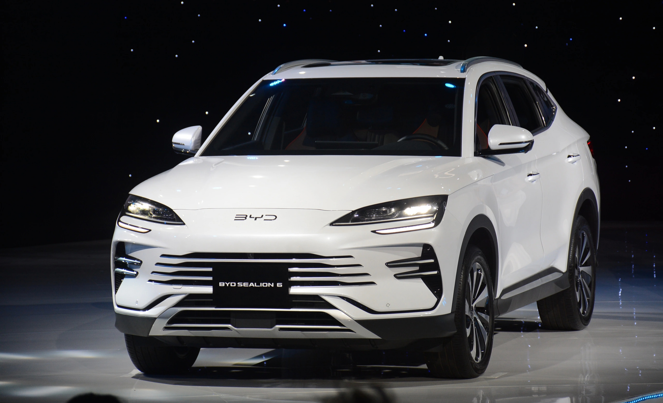 Xe hybrid Trung Quốc vào Việt Nam 'hét giá trên trời', ồ ạt giảm sâu - Ảnh 3.