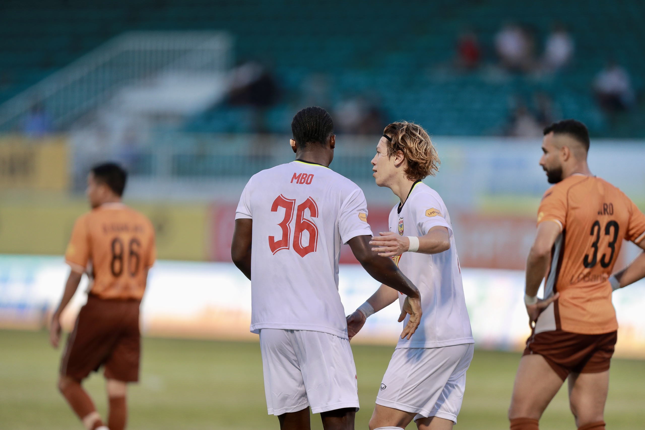 H&agrave; Tĩnh cất Xu&acirc;n Trường vẫn đ&aacute;nh bại HAGL ngay tại Pleiku: &Ocirc;ng Vũ Tiến Th&agrave;nh hết &lsquo;chi&ecirc;u&rsquo;?- Ảnh 1.