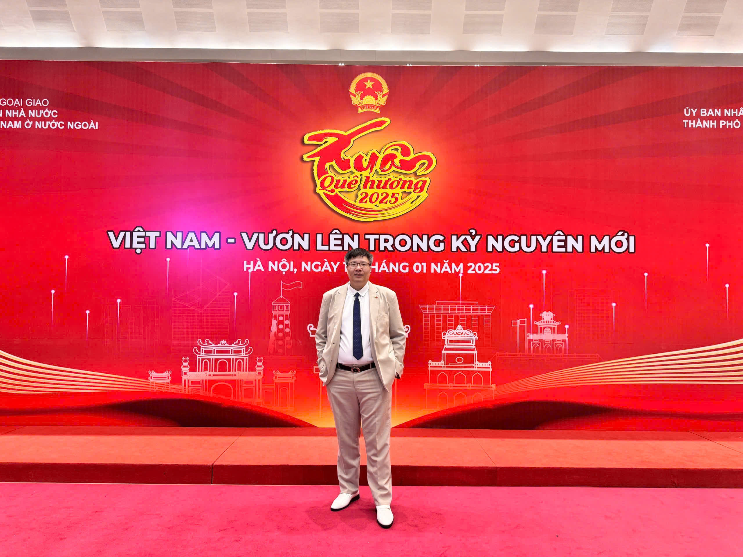 Luôn hướng về quê hương bằng tri thức - Ảnh 2.