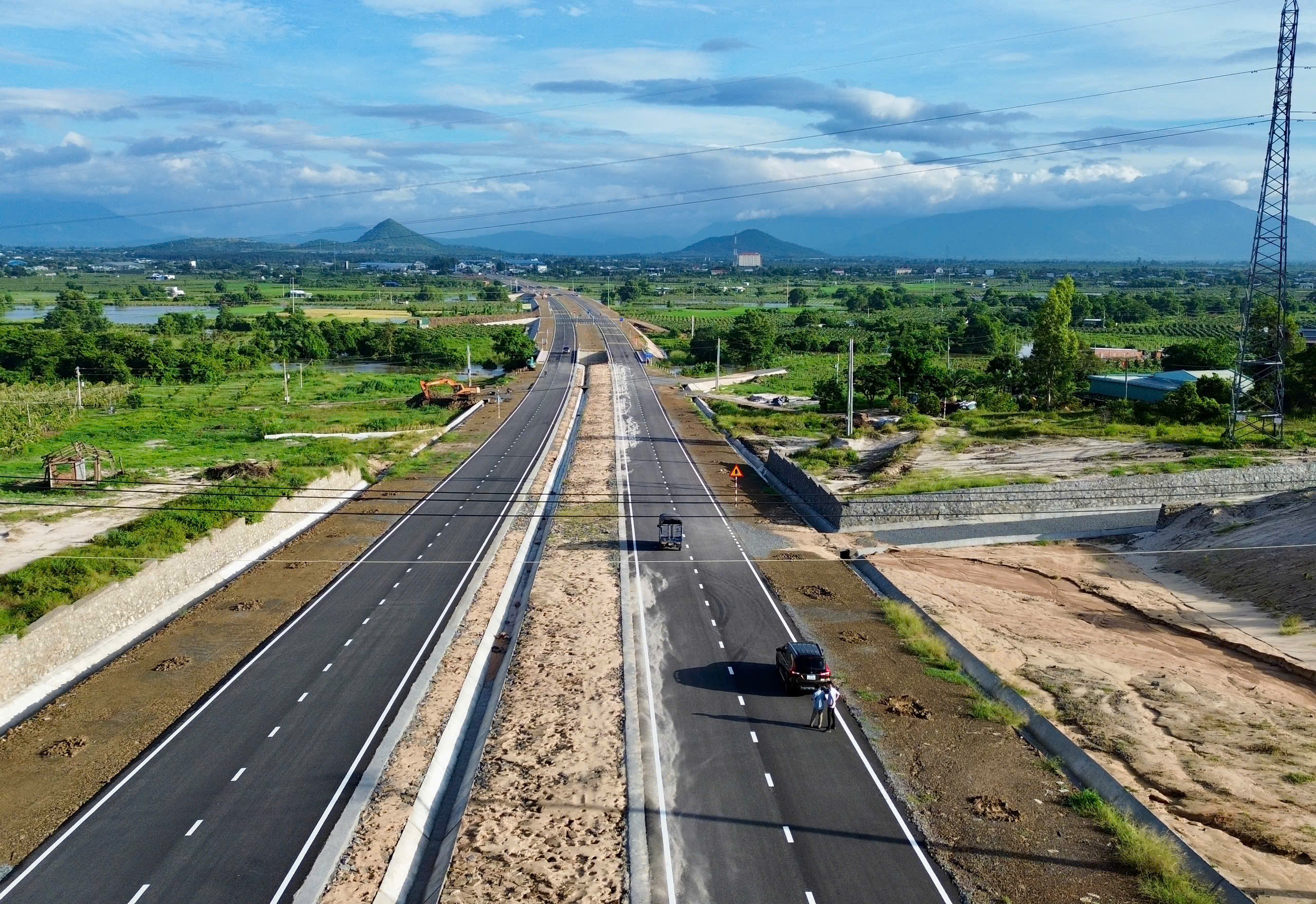 Phó thủ tướng Nguyễn Hòa Bình dự khánh thành 2 công trình giao thông tại Bình Thuận- Ảnh 4. Phó thủ tướng Nguyễn Hòa Bình dự khánh thành 2 công trình giao thông tại Bình Thuận- Ảnh 4.