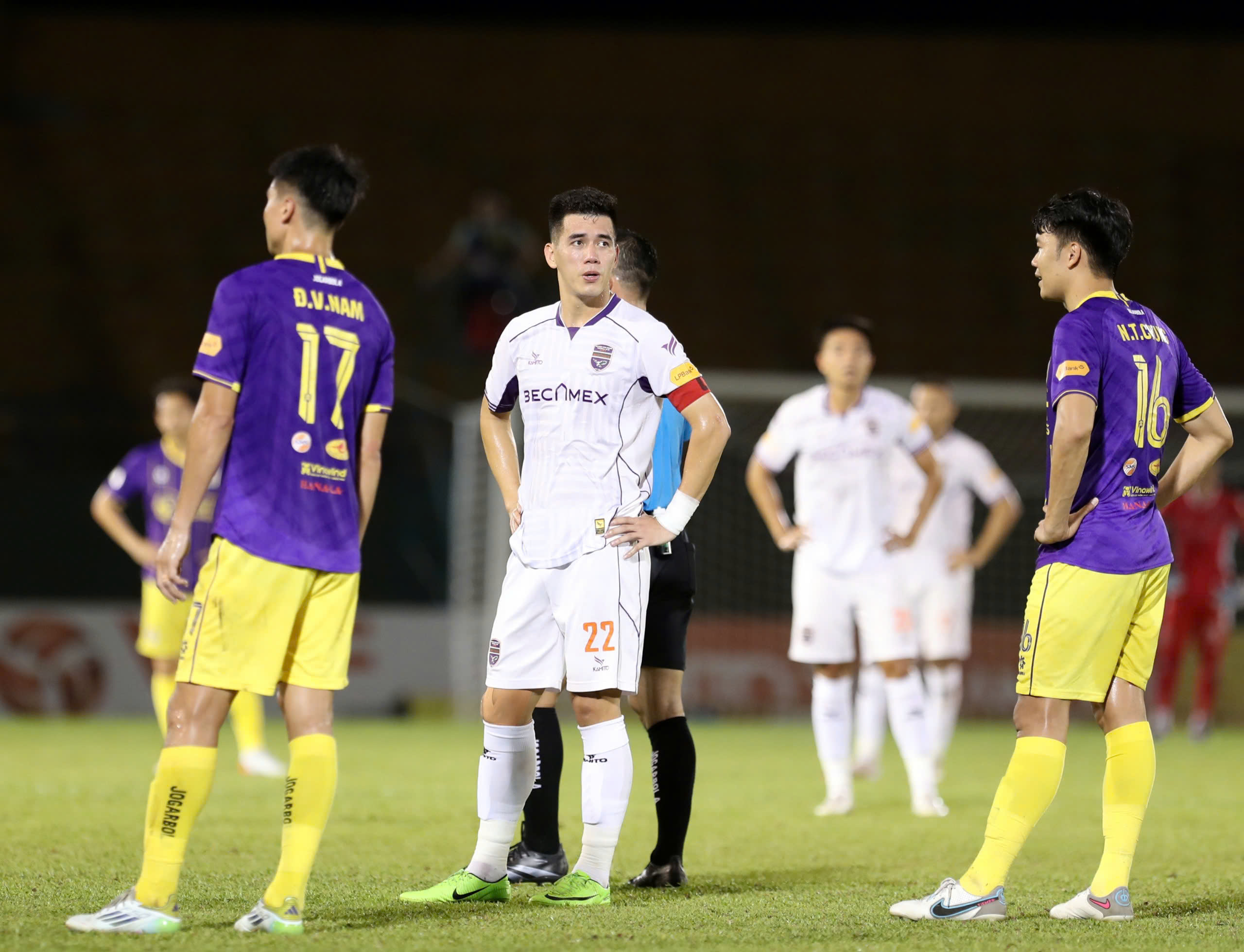 CLB B&igrave;nh Dương thua đau, HLV C&ocirc;ng Mạnh xin từ chức: &lsquo;T&ocirc;i thấy xấu hổ&rsquo; - Ảnh 2.