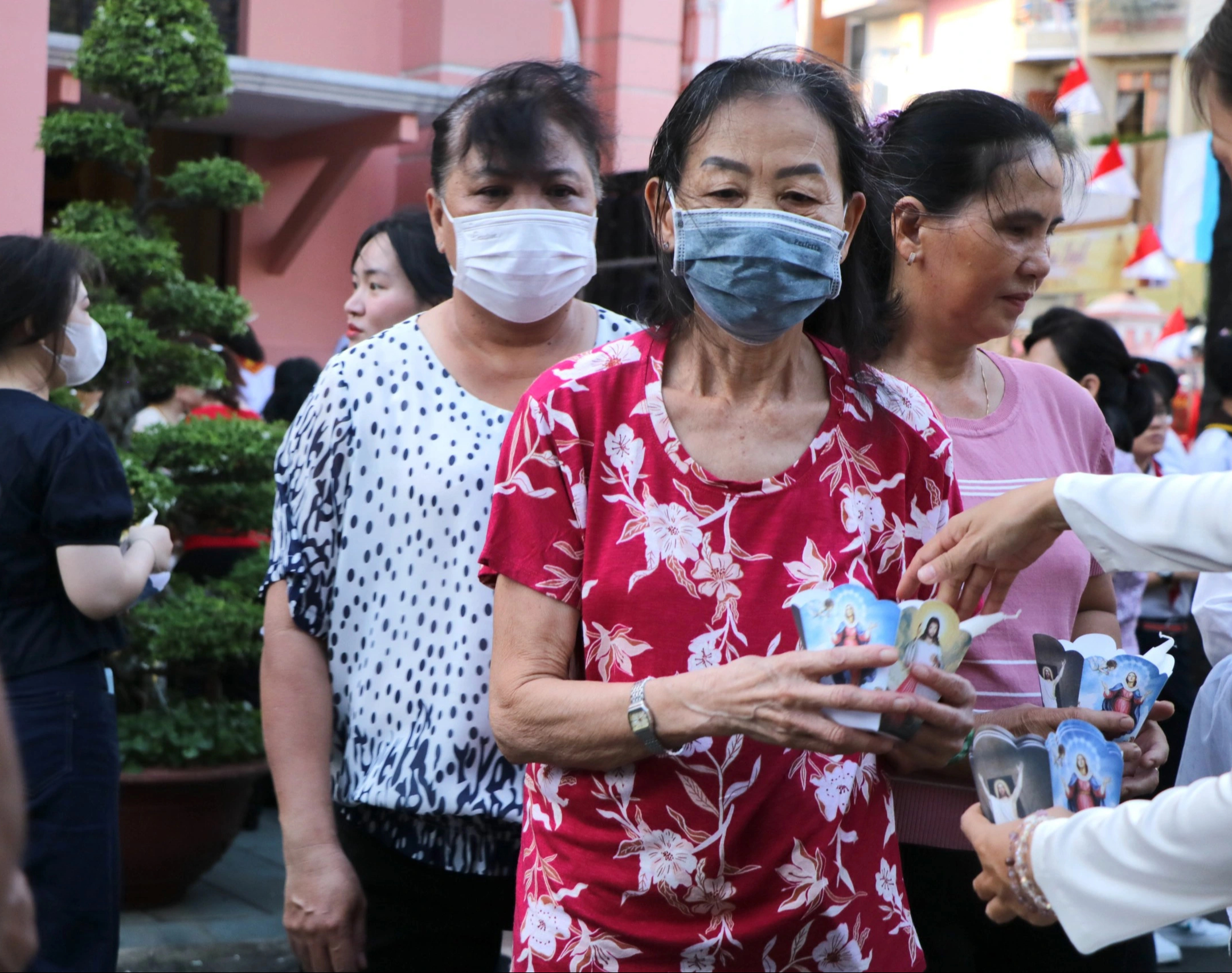 Người Công giáo ở TP.HCM hân hoan đón lễ Phục sinh,  - Ảnh 4.