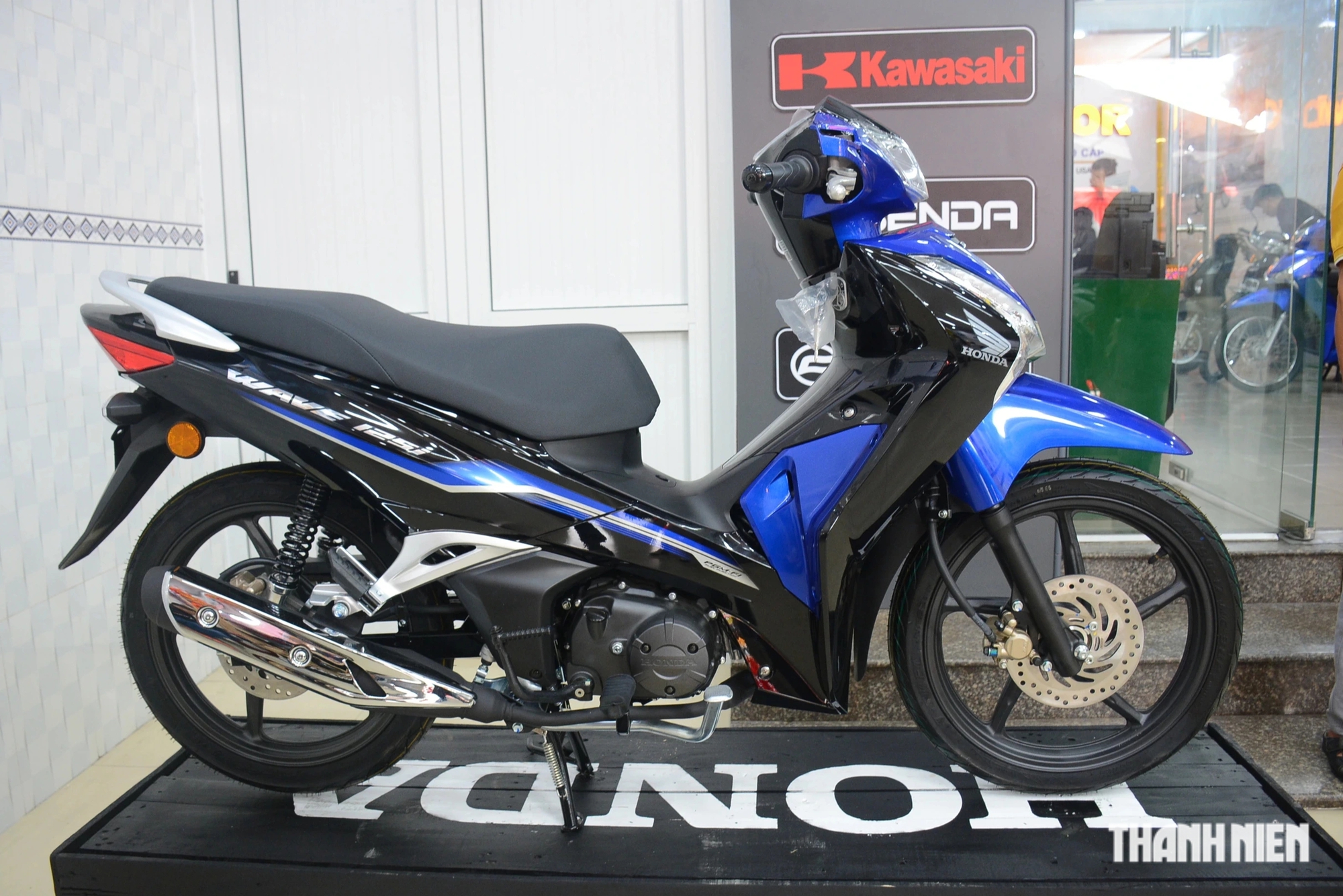 Giá bán gấp đôi Future 125, Honda Wave 125i nhập Malaysia về Việt Nam vẫn hút khách - Ảnh 3.