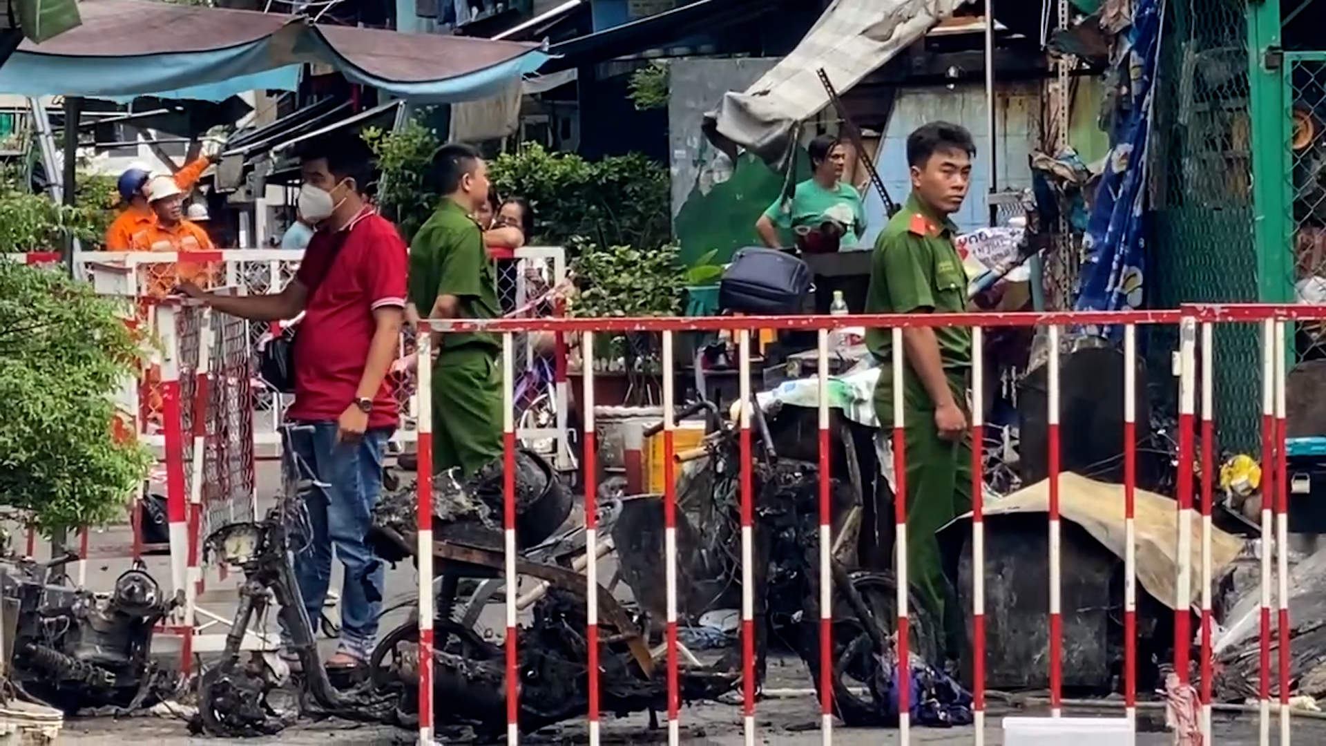 Vụ ch&aacute;y nh&agrave; thảm khốc ở quận 8: Hỗ trợ gia đ&igrave;nh c&oacute; người mất 65 triệu đồng - Ảnh 1.