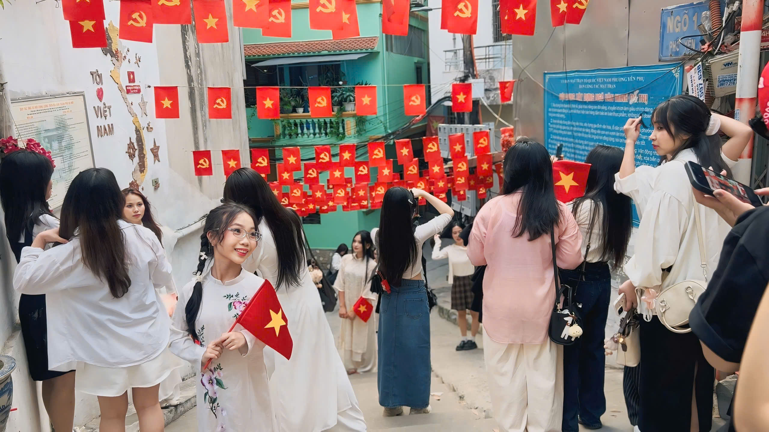 Xem nhanh 20h ng&agrave;y 20.4: TP.HCM cấm xe loạt đường - Ảnh 1.