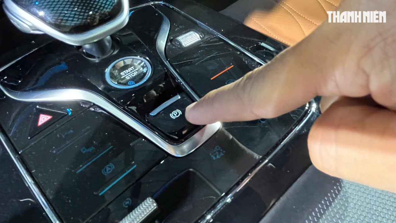 4 nút chức năng người lái không nên nhấn khi ô tô đang vận hành - Ảnh 2.