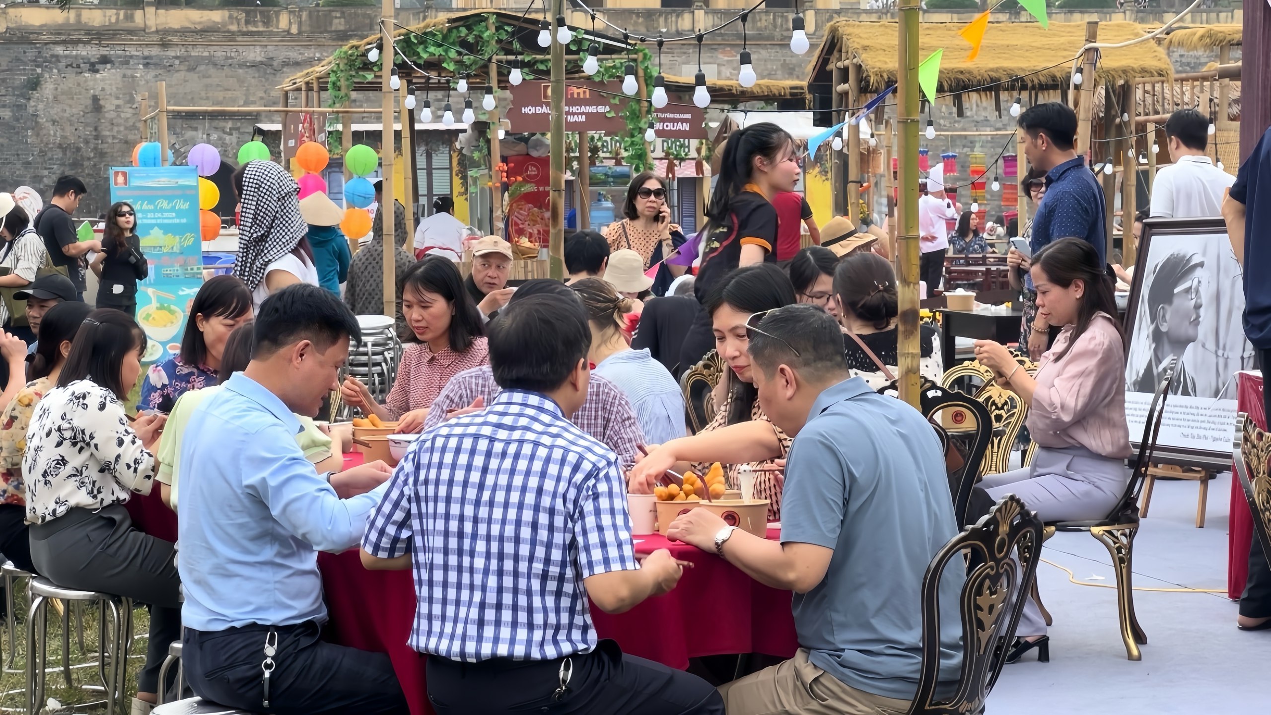 M&ecirc; mẩn phở chua ngọt với topping thịt lợn m&aacute;n ở Festival Phở 2025- Ảnh 2.