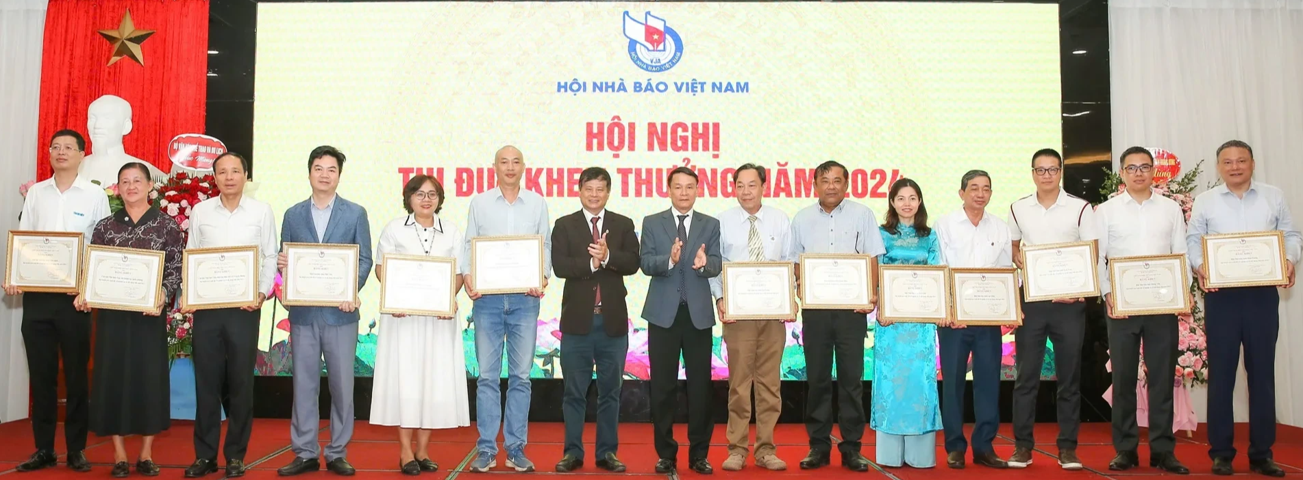 Liên chi Hội Nhà báo Báo Thanh Niên nhận bằng khen của Hội Nhà báo Việt Nam- Ảnh 1.