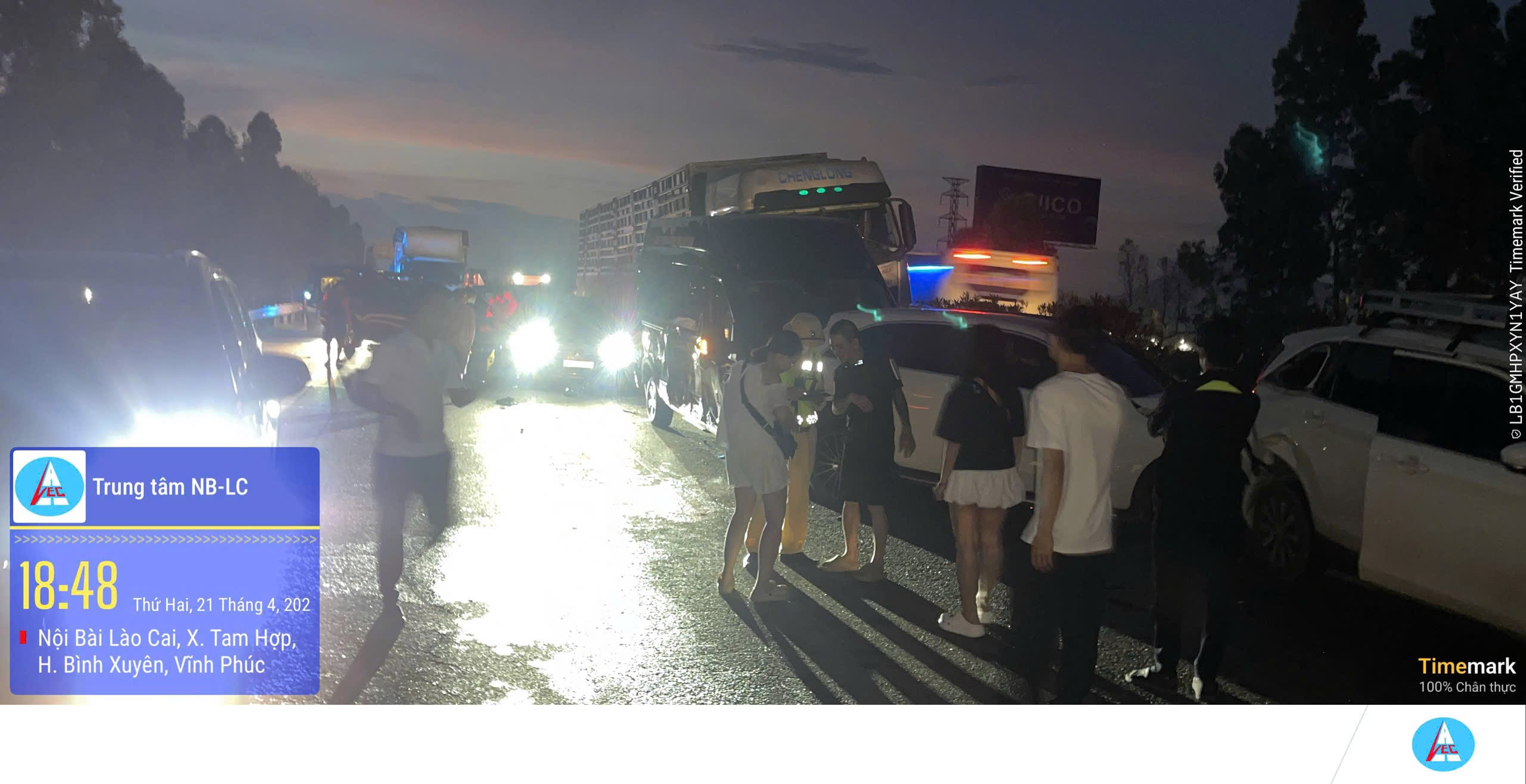 Tai nạn liên hoàn giữa 12 ô tô trên cao tốc Nội Bài - Lào Cai- Ảnh 4.