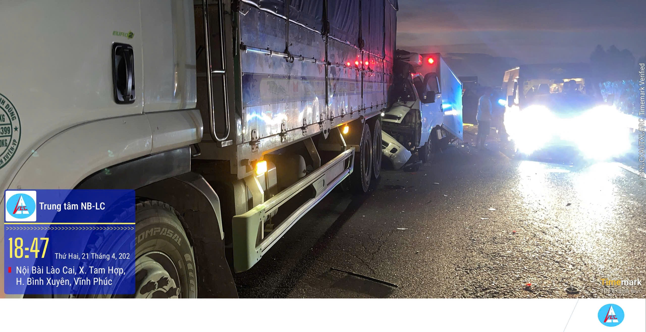 Tai nạn liên hoàn giữa 12 ô tô trên cao tốc Nội Bài - Lào Cai- Ảnh 1.