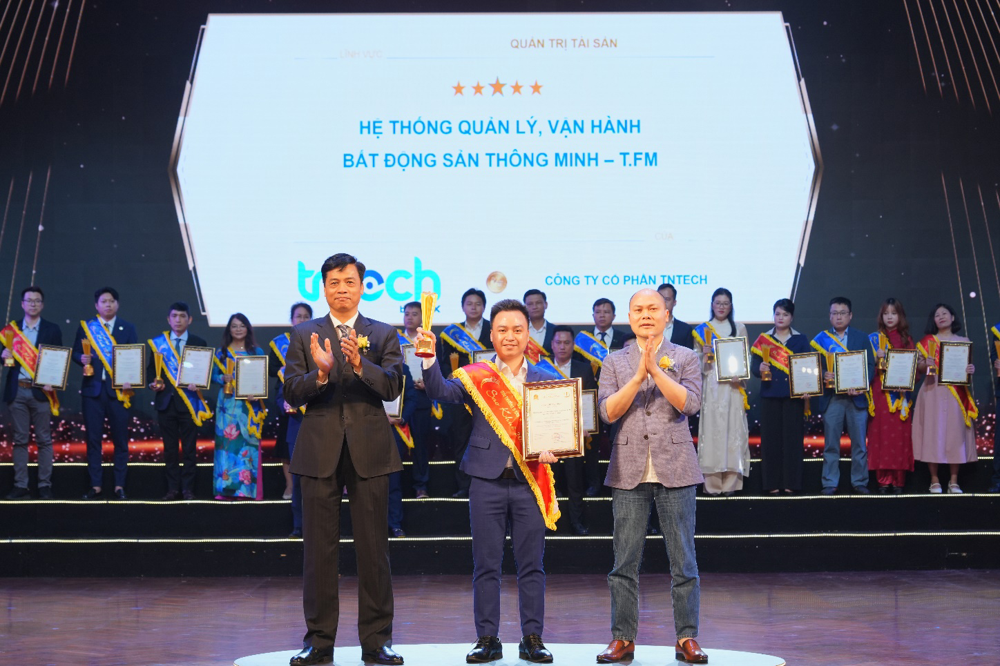 Sản phẩm của TNTech vinh dự được xếp hạng 5 sao tại Sao Khuê 2025 - Ảnh 1.