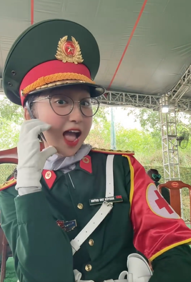 Hai nữ chiến sĩ có 'nụ cười tỏa nắng' khiến dân mạng xao xuyến- Ảnh 5.