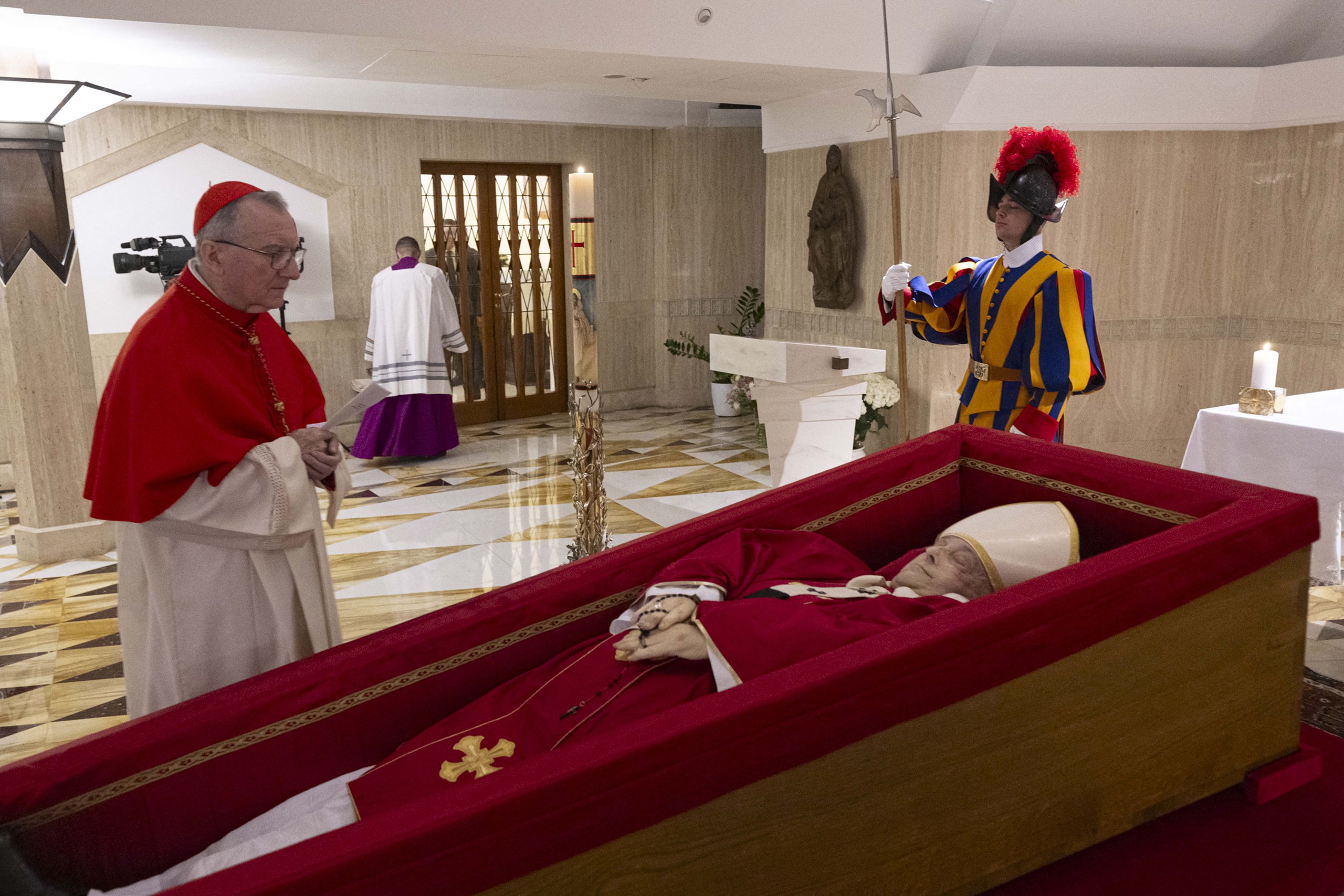 Image hình ảnh hình ảnh hình ảnh Trần Hoàng - Vatican công bố hình ảnh Giáo hoàng Francis nhập quan