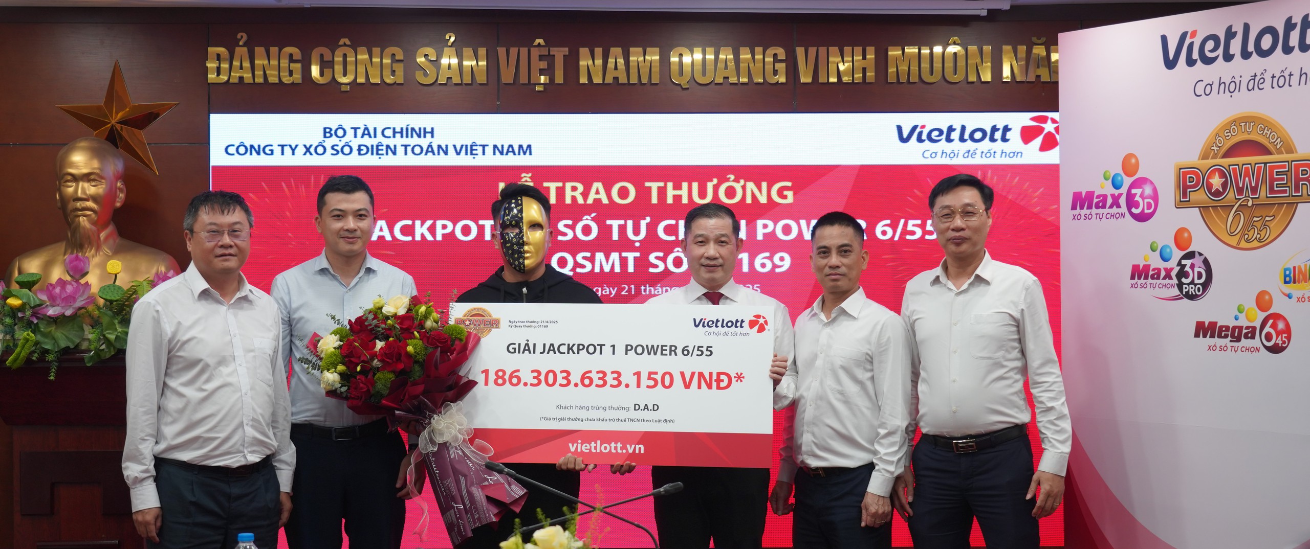 Gặp chàng trai Bình Dương trúng Jackpot 186 tỉ: Để quên trong cốp xe, 2 tuần mới dò- Ảnh 1.