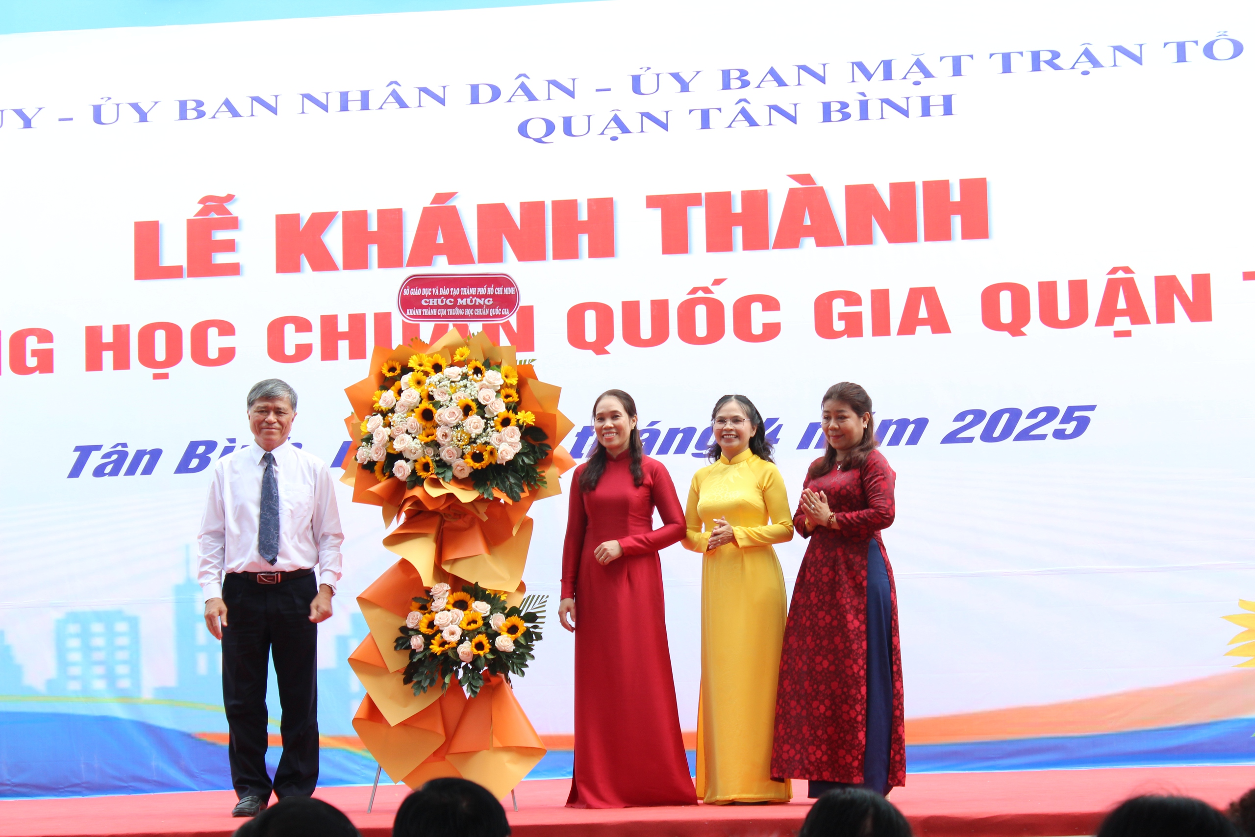 Bên trong 3 trường học hàng trăm tỉ đồng mới khánh thành ở quận Tân Bình, TP.HCM - Ảnh 2.