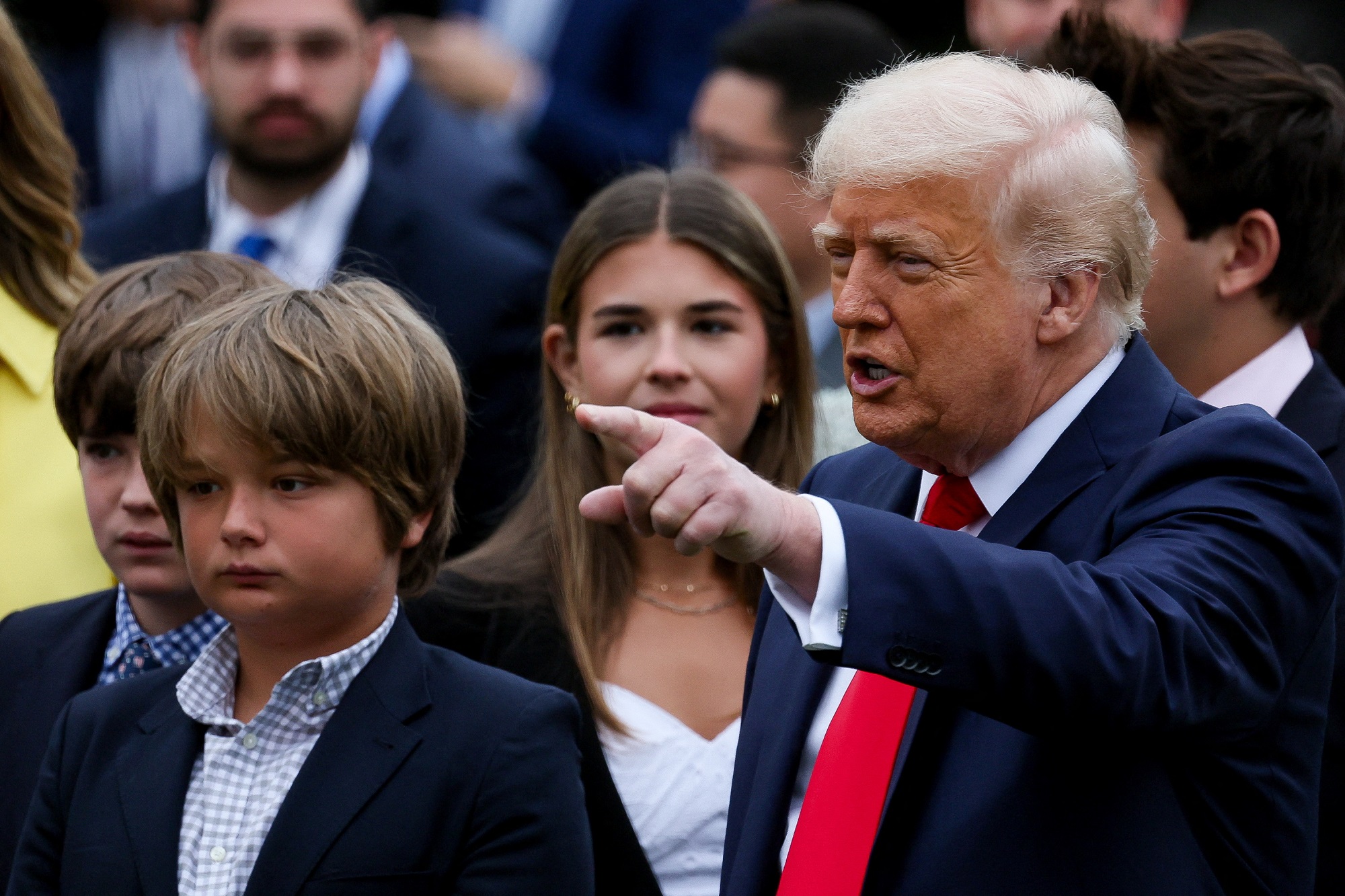Tỷ lệ ủng hộ ông Trump xuống mức thấp nhất kể từ khi trở lại Nhà Trắng