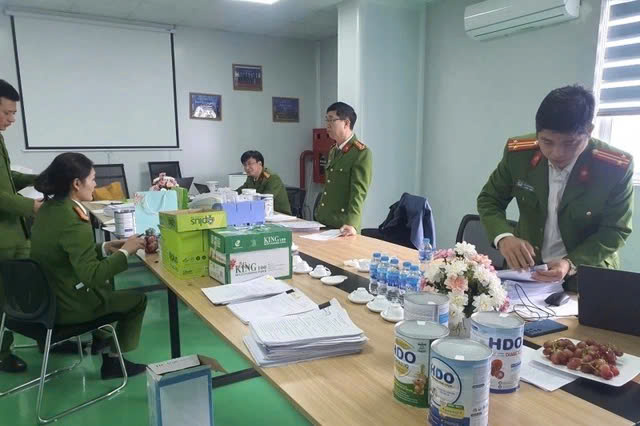 Thủ tướng yêu cầu Bộ Công an đẩy nhanh điều tra vụ sữa giả, thuốc giả- Ảnh 1. Thủ tướng yêu cầu Bộ Công an đẩy nhanh điều tra vụ sữa giả, thuốc giả- Ảnh 1.