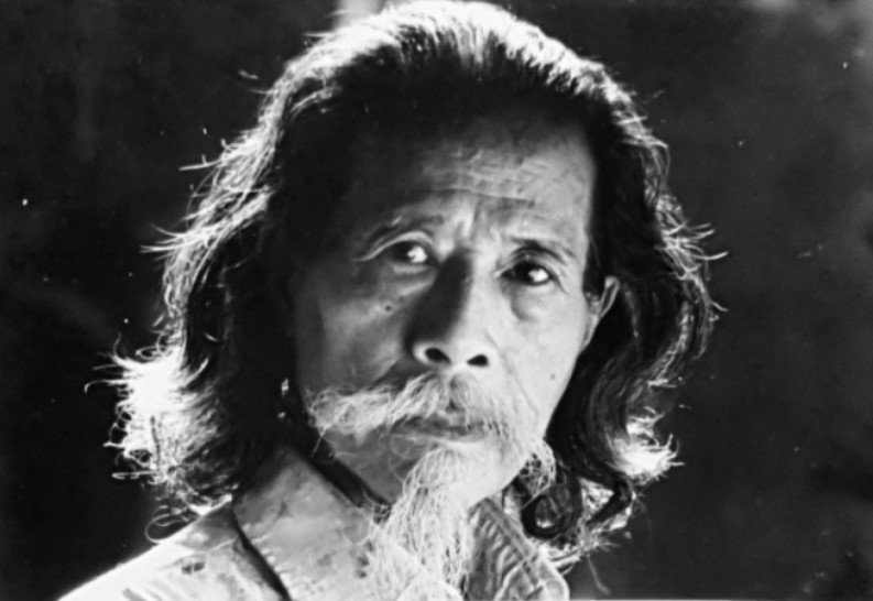 Weaving Golden Threads: Doan Phu Tu is addicted to books in the middle ...