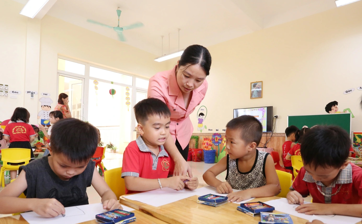 Tiếp tục tính định mức giáo viên theo vùng như trước khi sắp xếp  - Ảnh 1.
