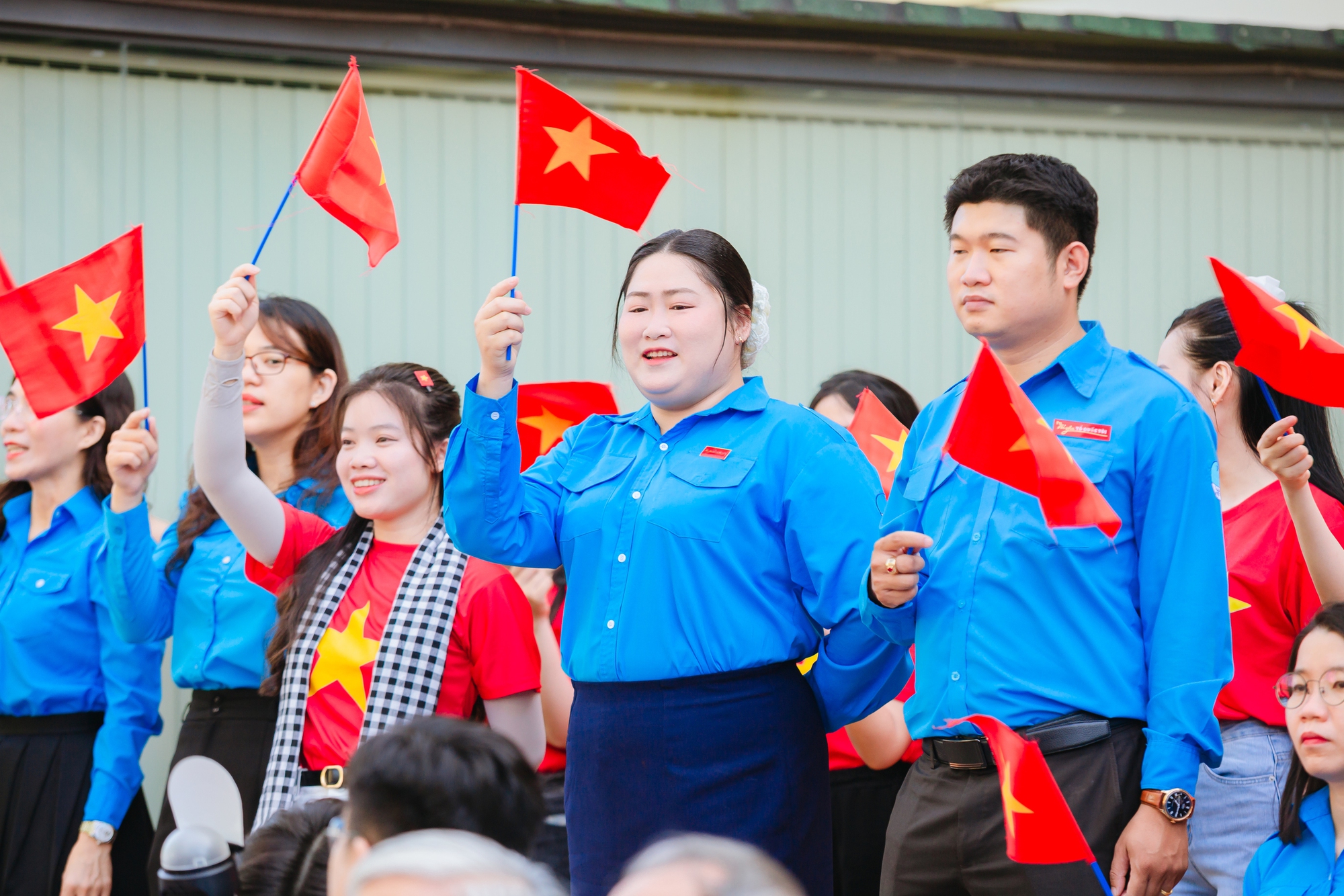 Hòa bình đẹp lắm!: Lễ chào cờ đặc biệt - Ảnh 2.