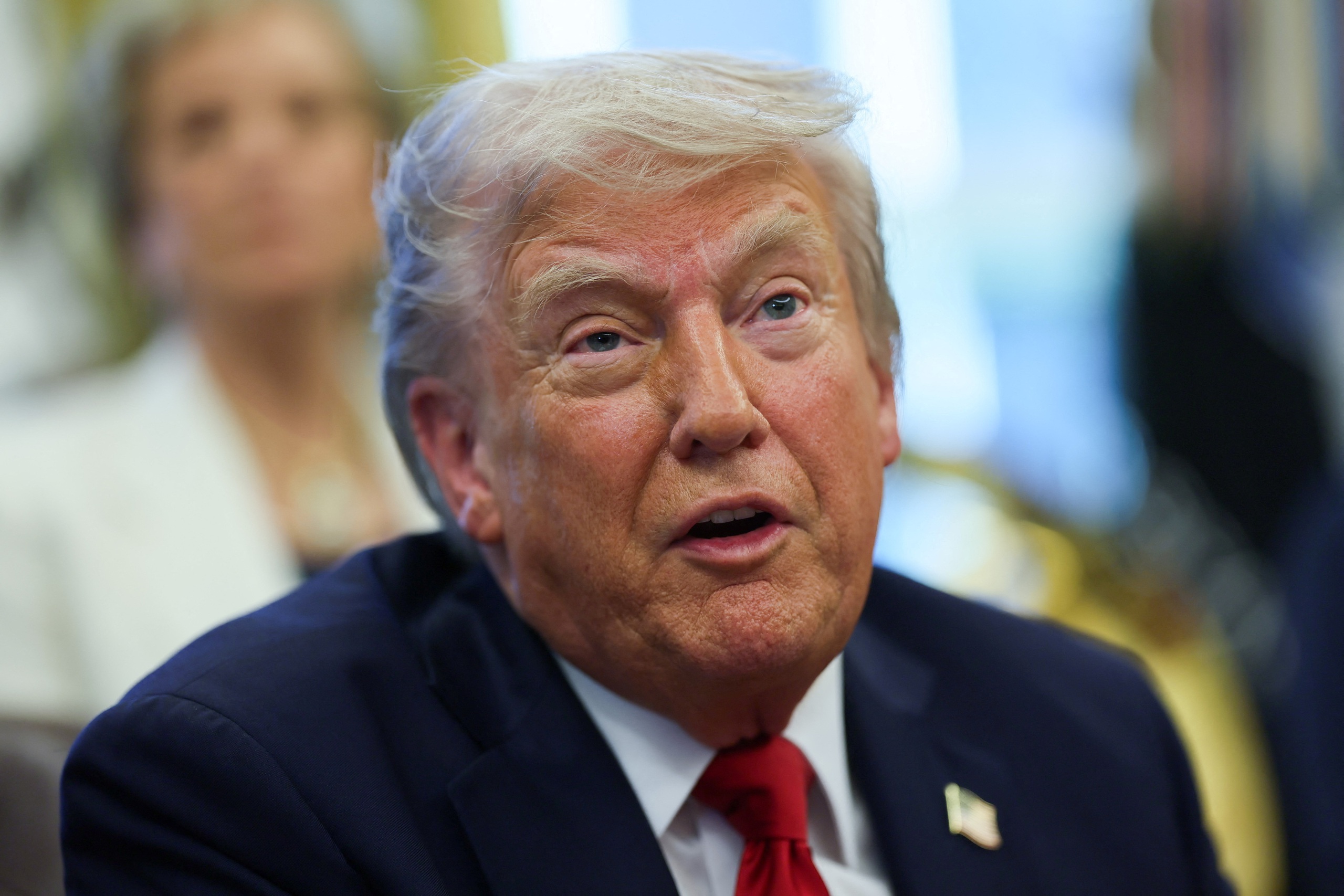 Ông Trump yêu cầu ông Putin dừng lại sau khi cuộc tấn công của Nga ở Kyiv - Ảnh 2. Ông Trump yêu cầu ông Putin dừng lại sau khi cuộc tấn công của Nga ở Kyiv - Ảnh 2.