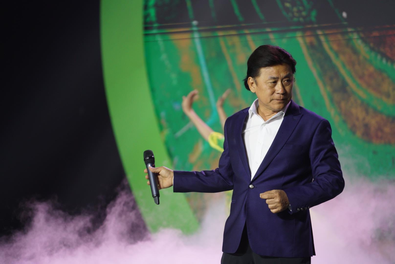 Ta Minh Tam und 1.000 Künstler treten zur Feier des nationalen Wiedervereinigungstages auf - Foto 1. Tạ Minh Tâm và 1.000 nghệ sĩ biểu diễn mừng ngày đất nước thống nhất - Ảnh 1.