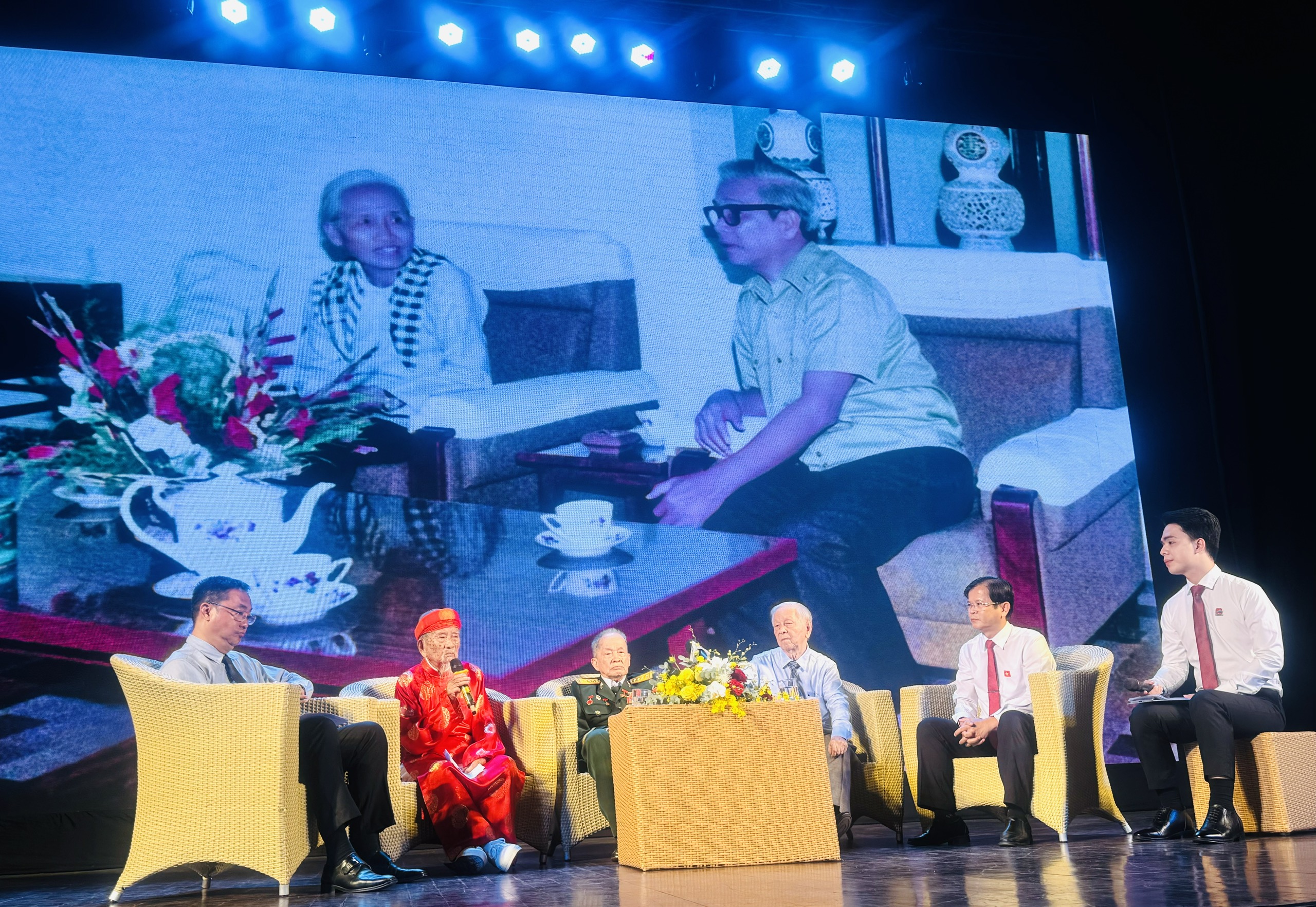 '즐거웠던 시절이 자랑스러워요' - 사진 1. 'Tự hào những ngày tháng đẹp'- Ảnh 1.